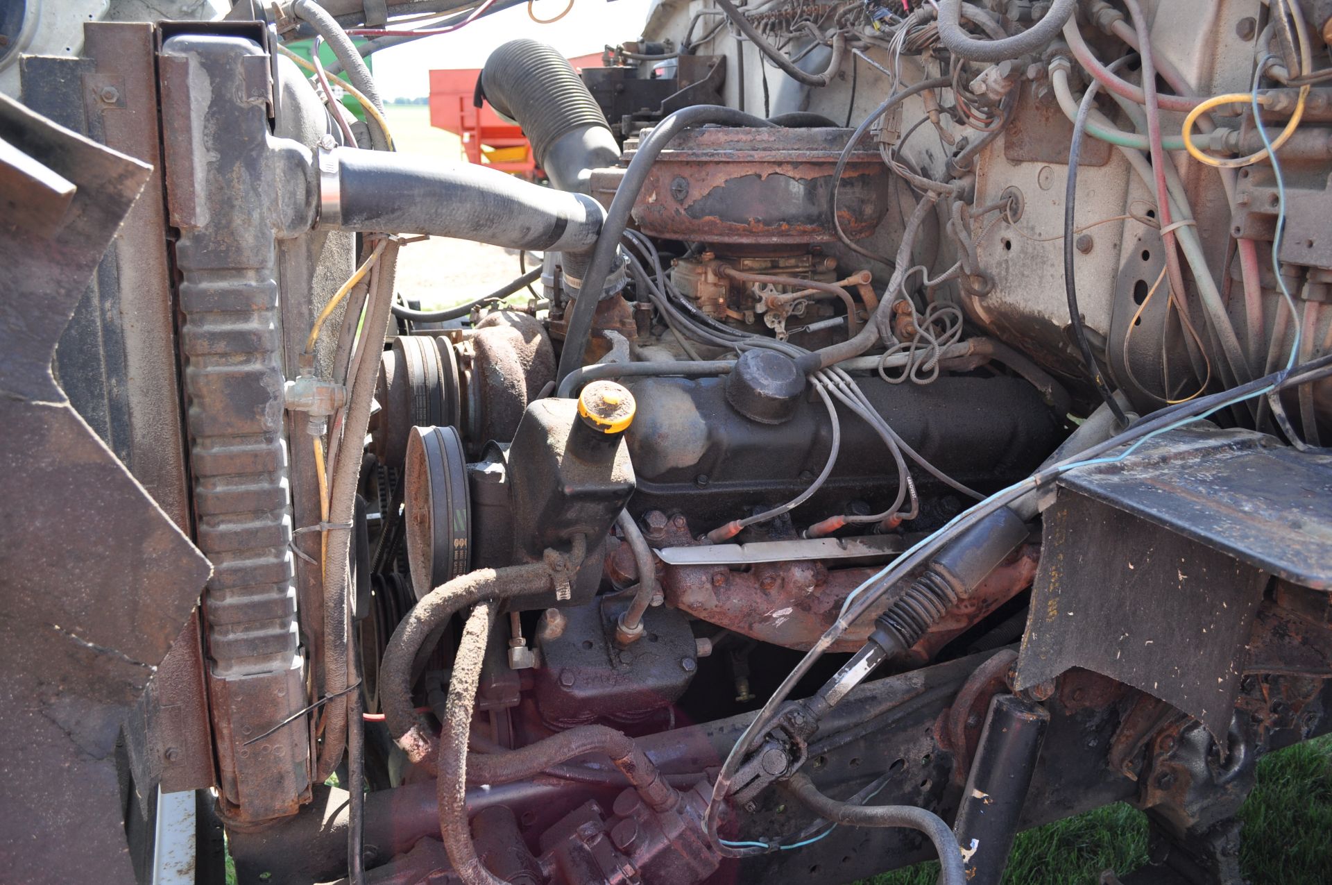 1979 Ford 900 grain truck, Ford Big Block V-8 gas, 2 stick, H/L/D + 5 spd, tandem axle, 225” WB - Image 11 of 19