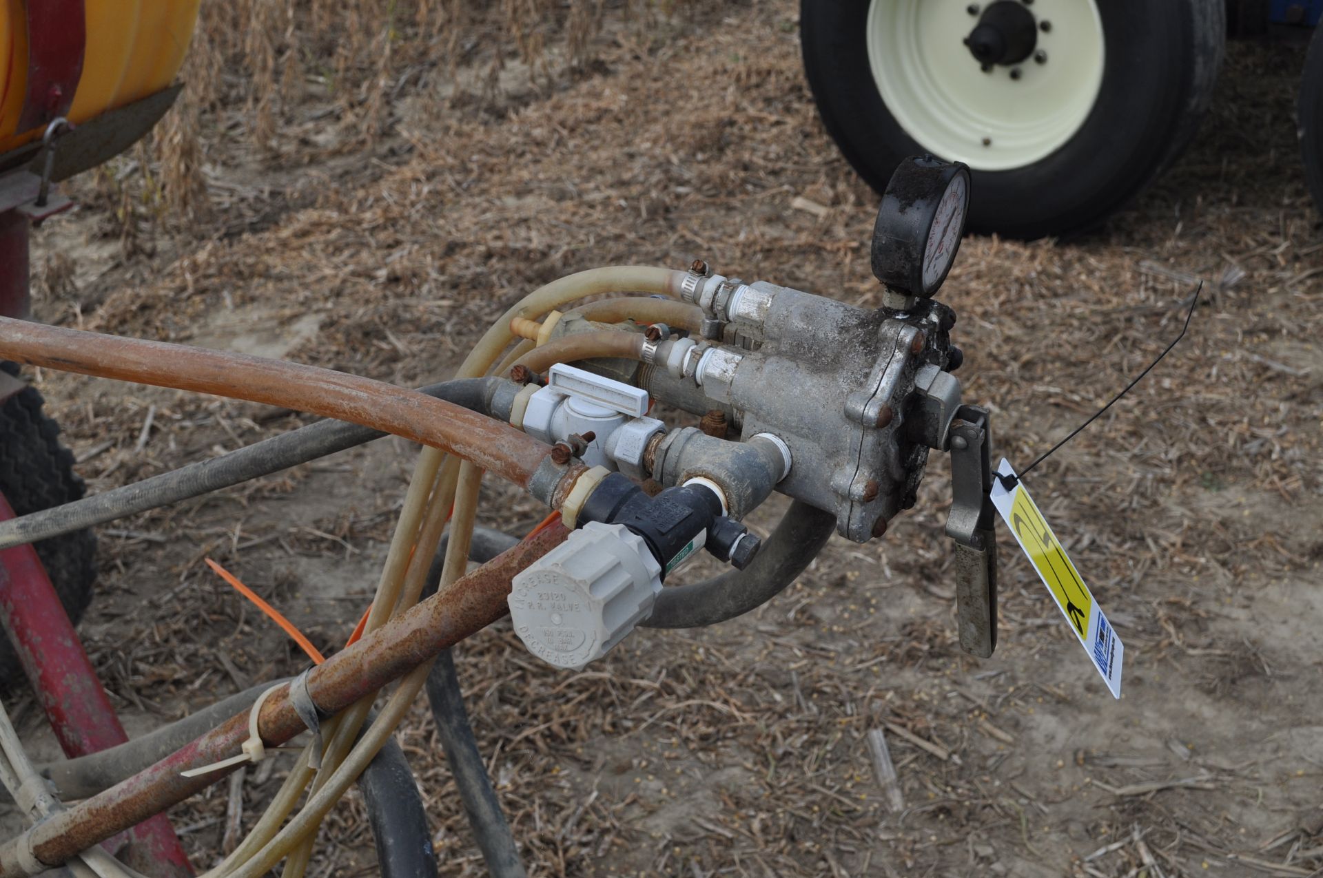 30’ pull-type Kuker sprayer, 200 gal poly tank - Image 8 of 11