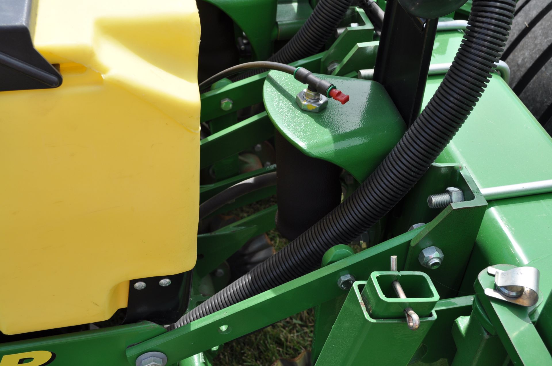 John Deere 1780 planter, 11 row x 15”, 3 bushel boxes, vac meters, pneumatic down pressure - Image 15 of 17