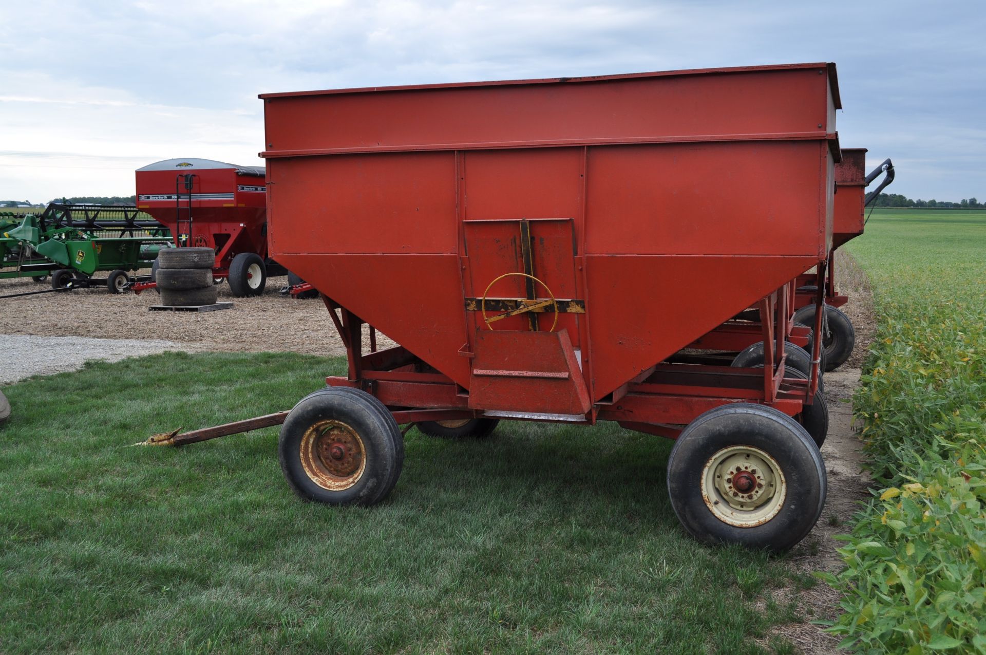 250 bu gravity bed wagon - Image 3 of 9