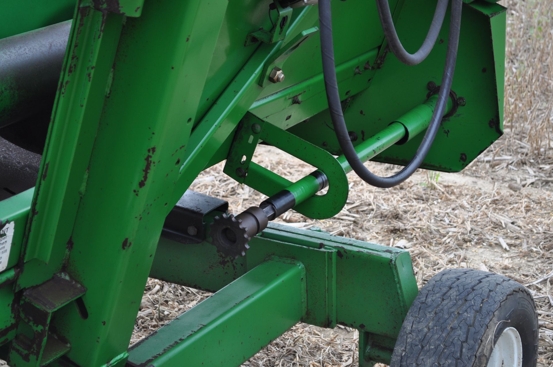 John Deere 693 corn head, 6 row x 30”, fluted rolls, poly, hyd drive fluff auger, Calmer stalk - Image 13 of 13