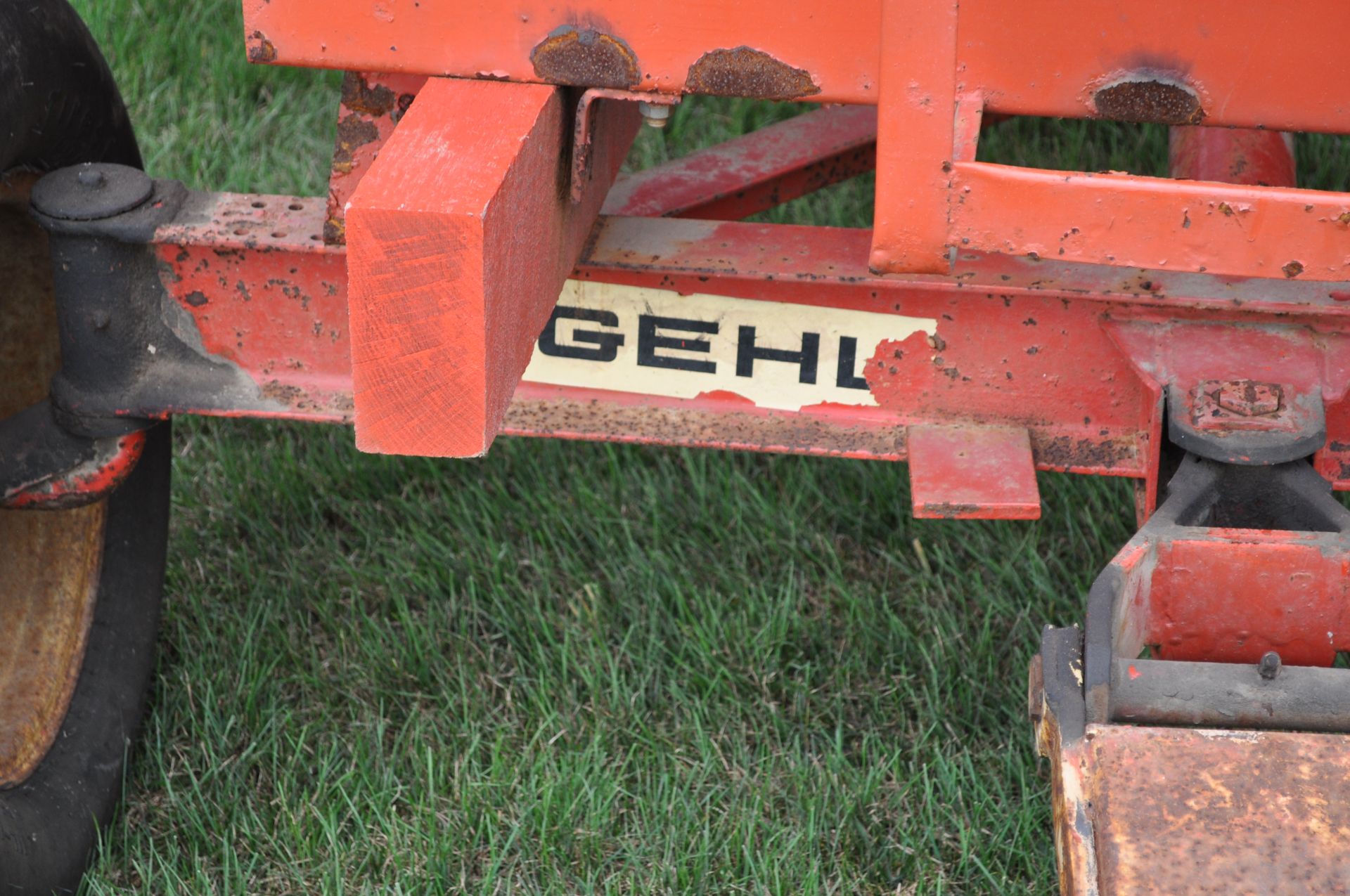 250 bu gravity bed wagon - Image 9 of 9