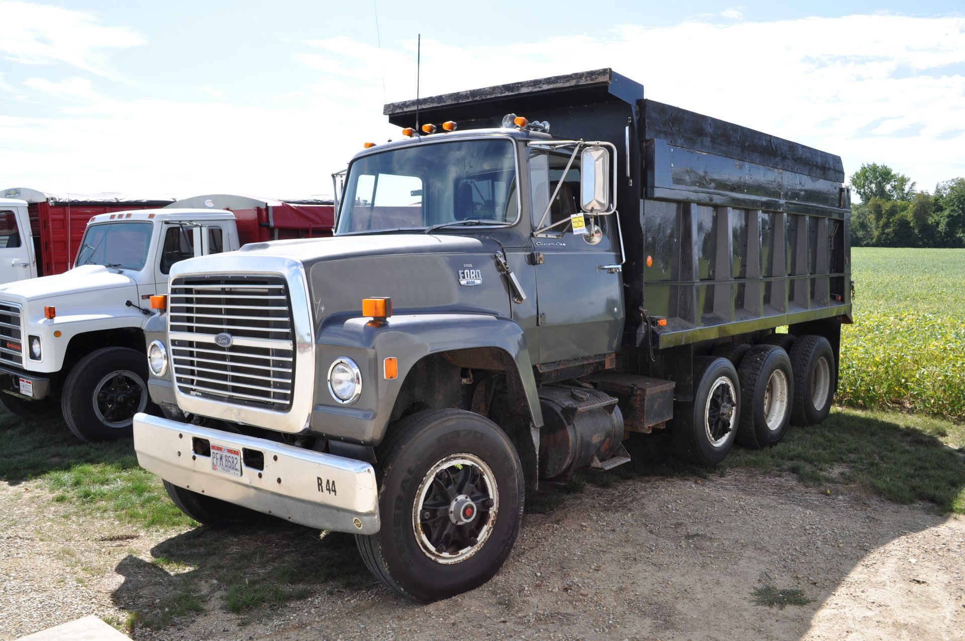 1975 Ford 8000 grain truck, 3208 CAT diesel, 2 stick H/L/D/OD + 5 spd, tandem axle - Image 2 of 21