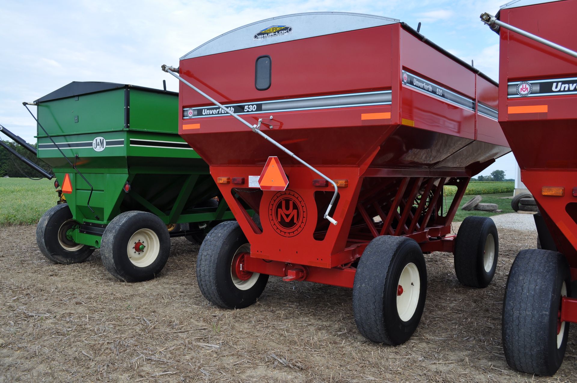 Unverferth 530 gravity bed wagon, 425/65 R 22.5 tires, hyd surge brakes, lights, roll tarp - Image 4 of 16