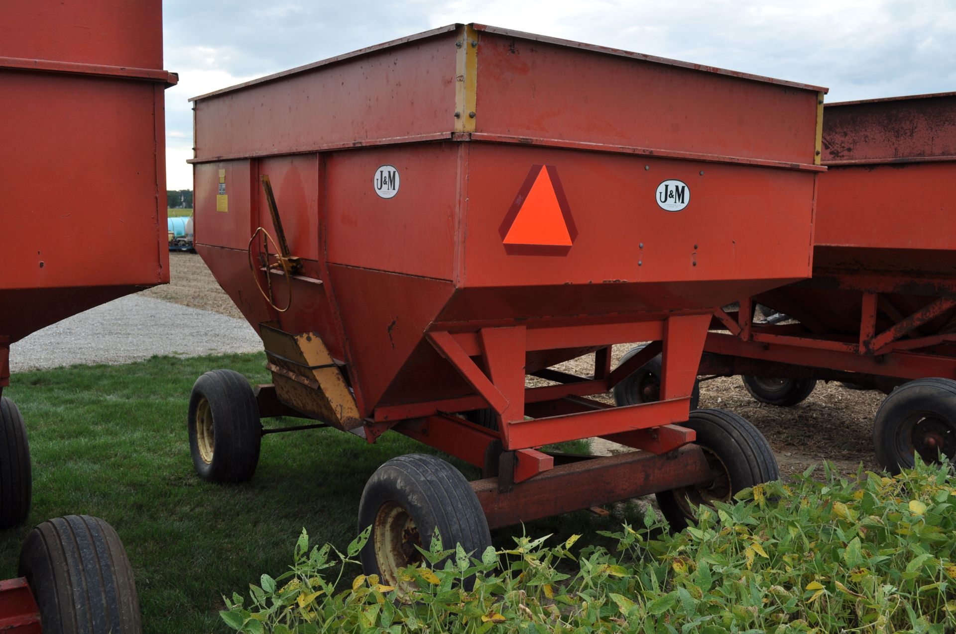 250 bu gravity bed wagon - Image 3 of 8