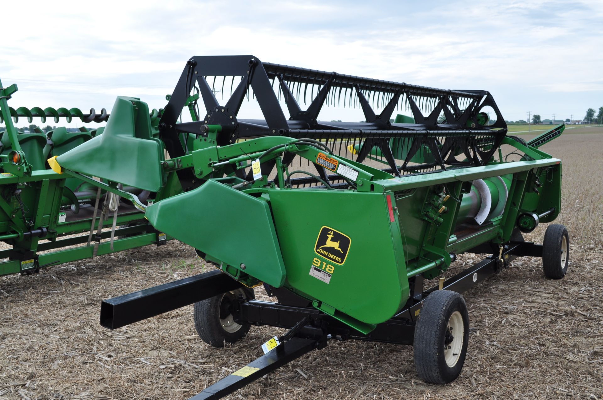 18’ John Deere 918 grain head, hyd fore/aft, row crop dividers, poly skid shoes, SN H00918F670831 - Image 2 of 10