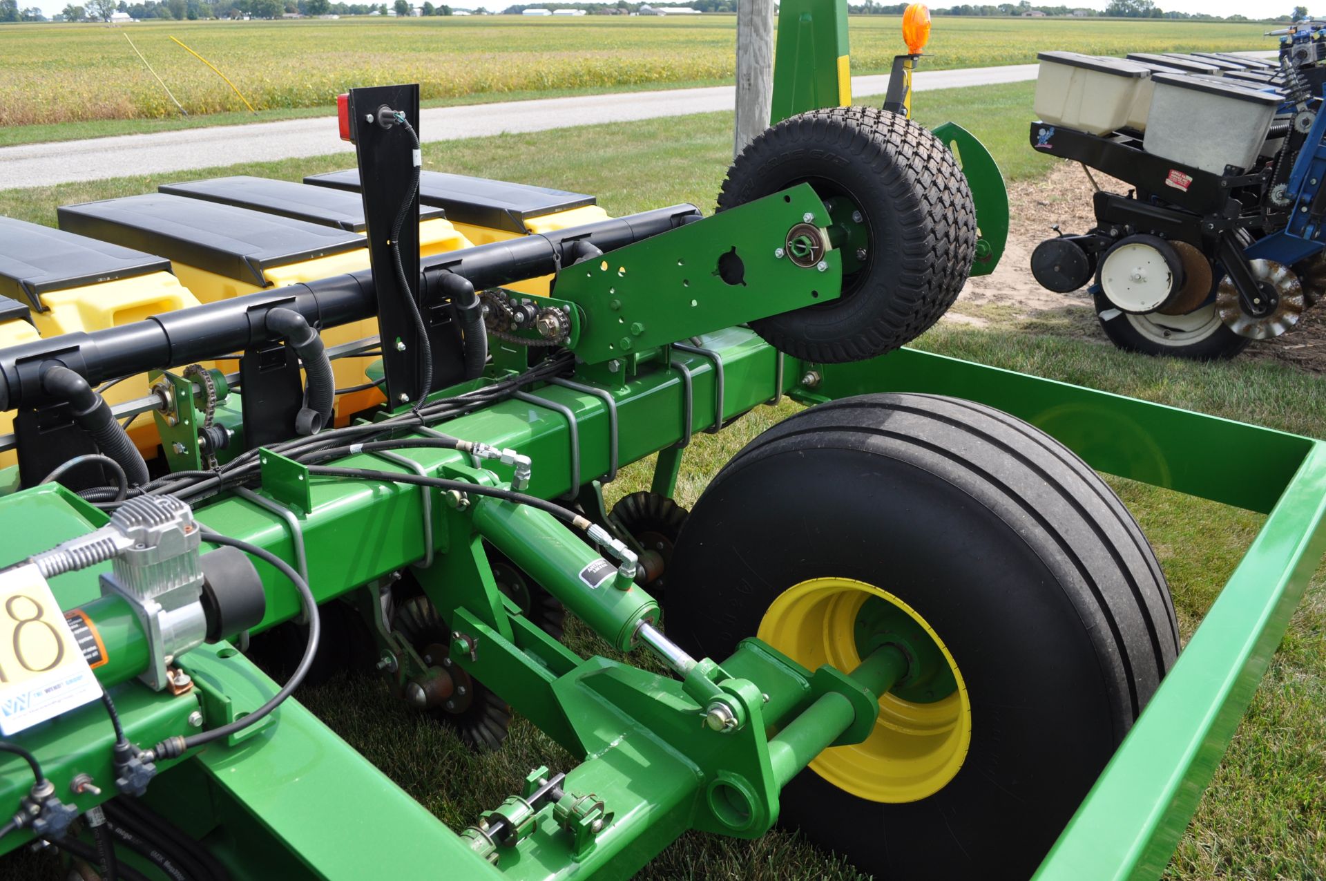 John Deere 1780 planter, 11 row x 15”, 3 bushel boxes, vac meters, pneumatic down pressure - Image 8 of 17