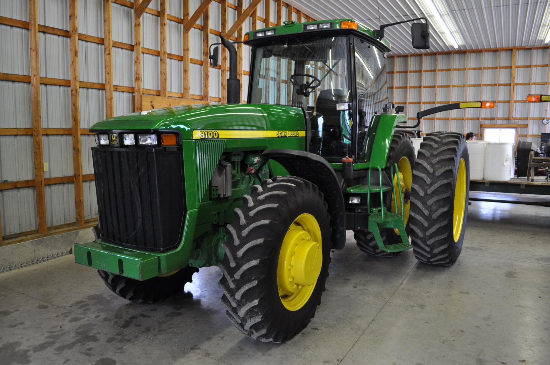 John Deere 8100 tractor, 18.4 R 42 duals, 380/85 R 30 tires, MFWD, powershift, 3 hyd remotes