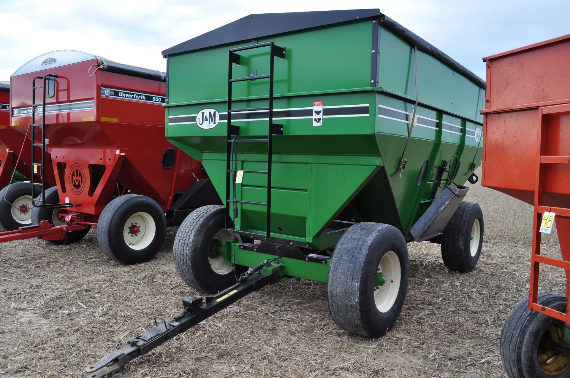 J & M 525 gravity wagon, 425 / 65 R 22.5 tires, hyd surge brakes, sight windows, lights - Image 2 of 14