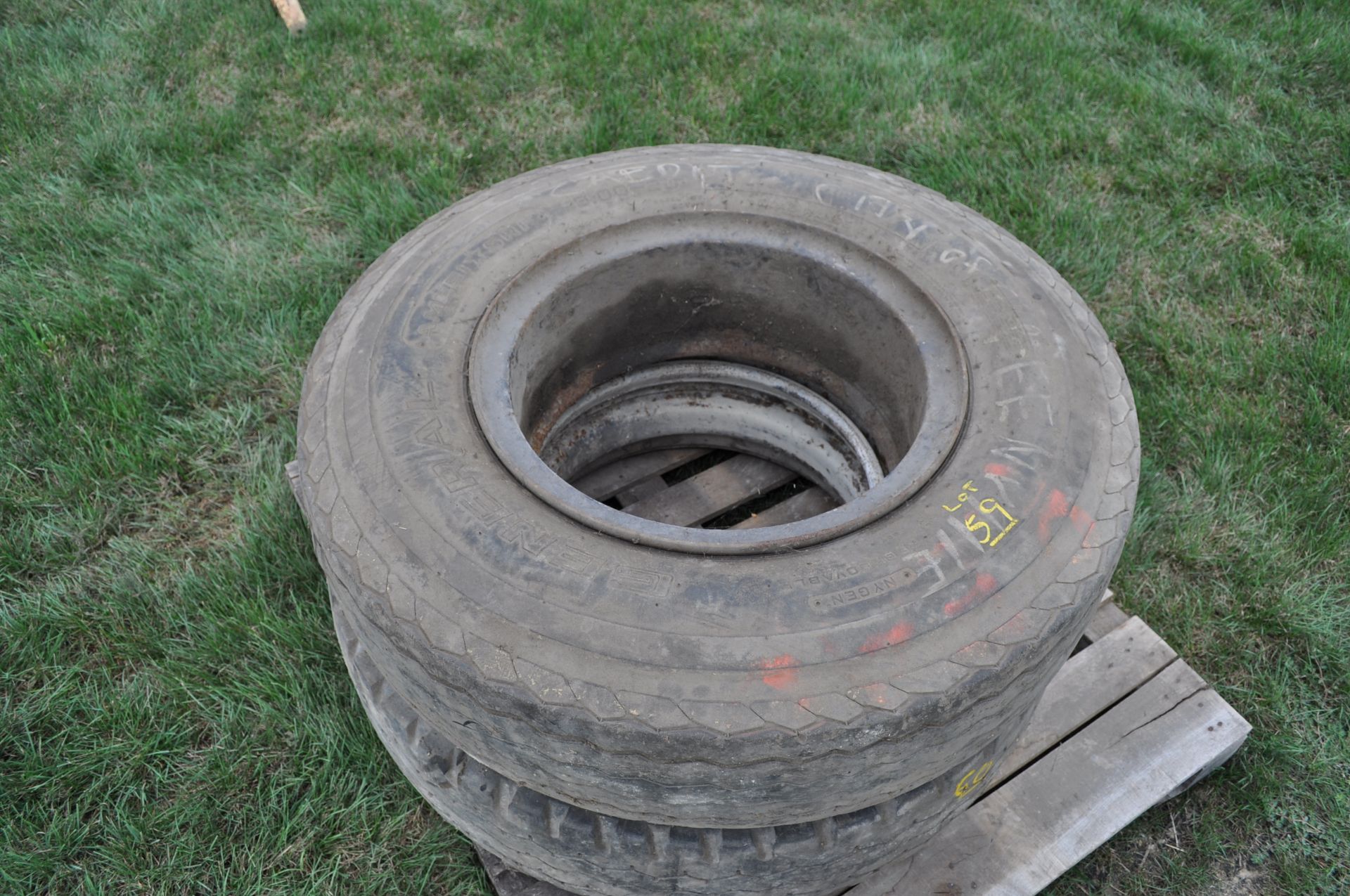 9.00-20 tire and dayton rim