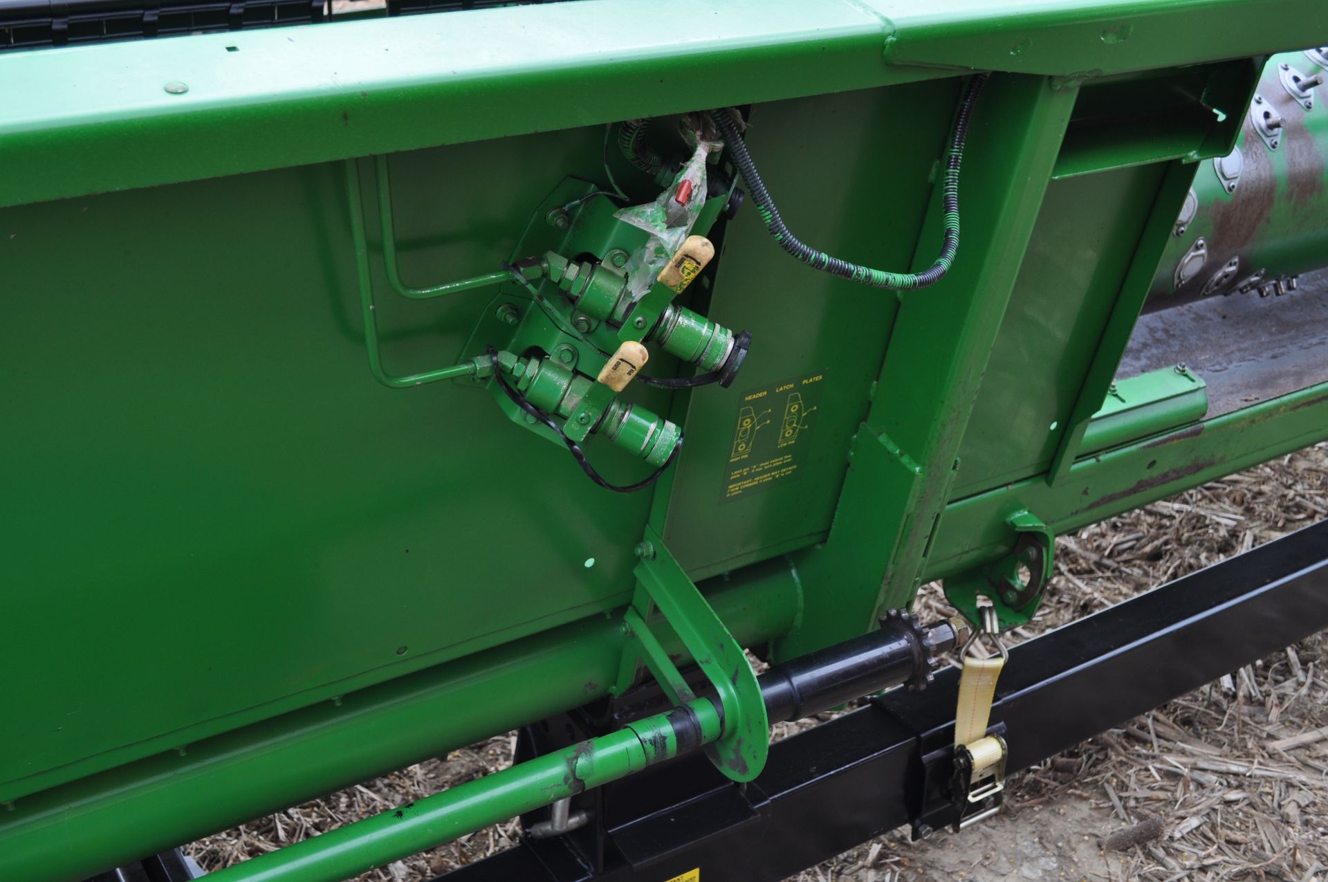 18’ John Deere 918 grain head, hyd fore/aft, row crop dividers, poly skid shoes, SN H00918F670831 - Image 9 of 10