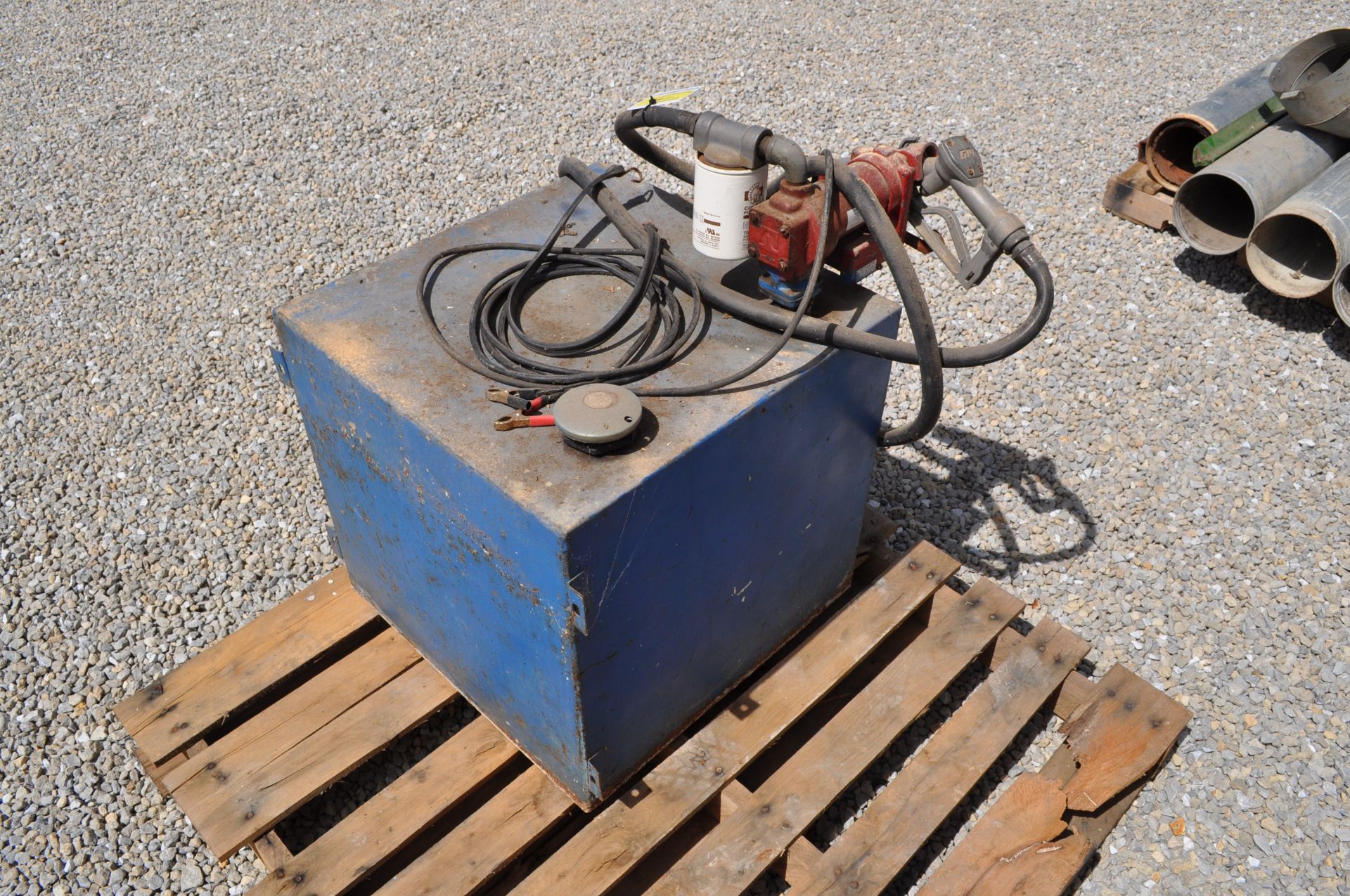 100 gal steel fuel transfer tank, 12 volt pump - Image 3 of 4