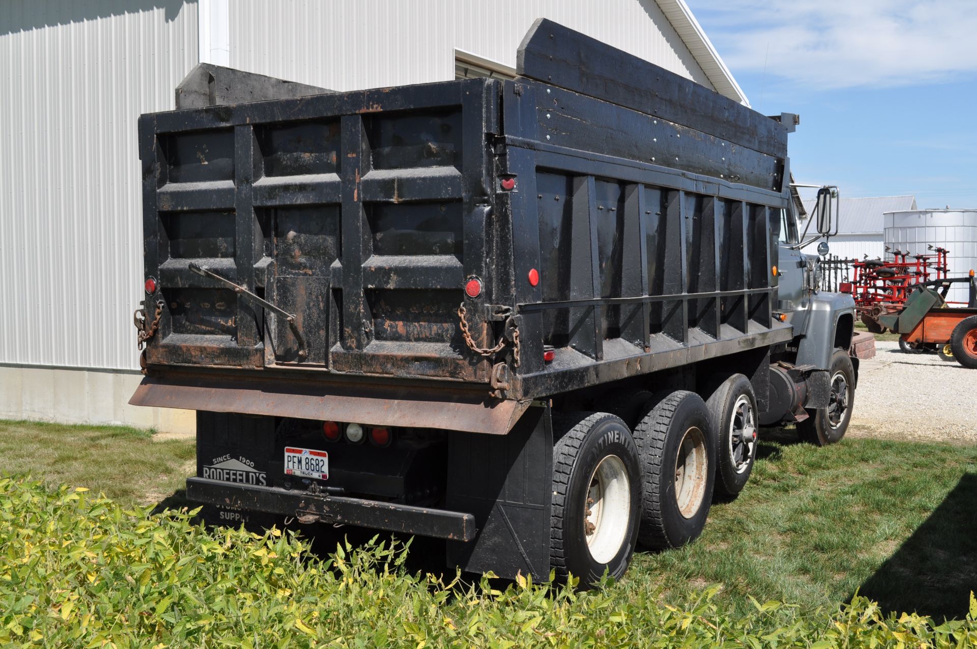 1975 Ford 8000 grain truck, 3208 CAT diesel, 2 stick H/L/D/OD + 5 spd, tandem axle - Image 4 of 21