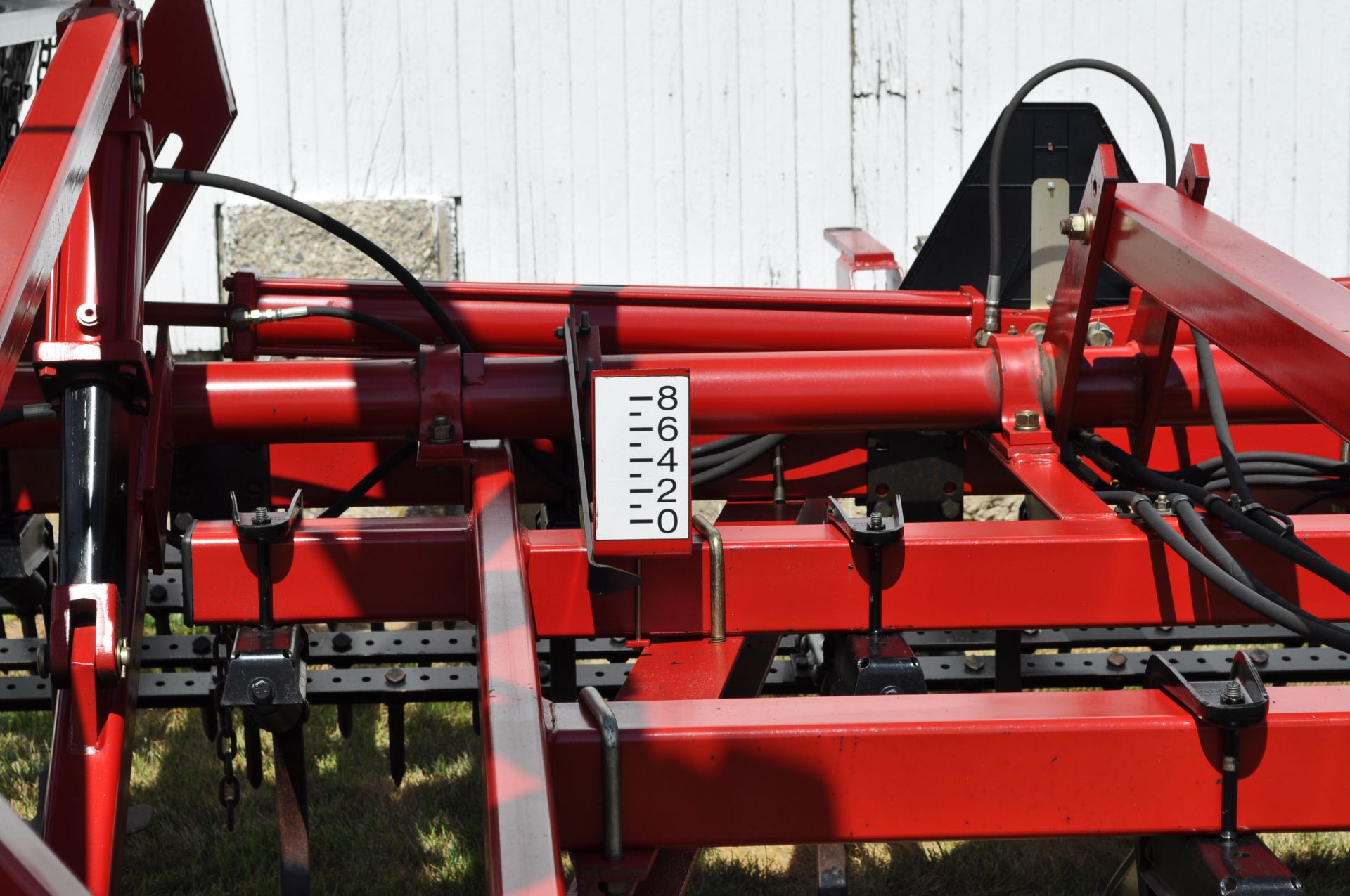 27 ½’ Case IH 4300 field cultivator, hyd fold, 5 bar spike tooth harrow, rear hitch, walking tandem - Image 11 of 15