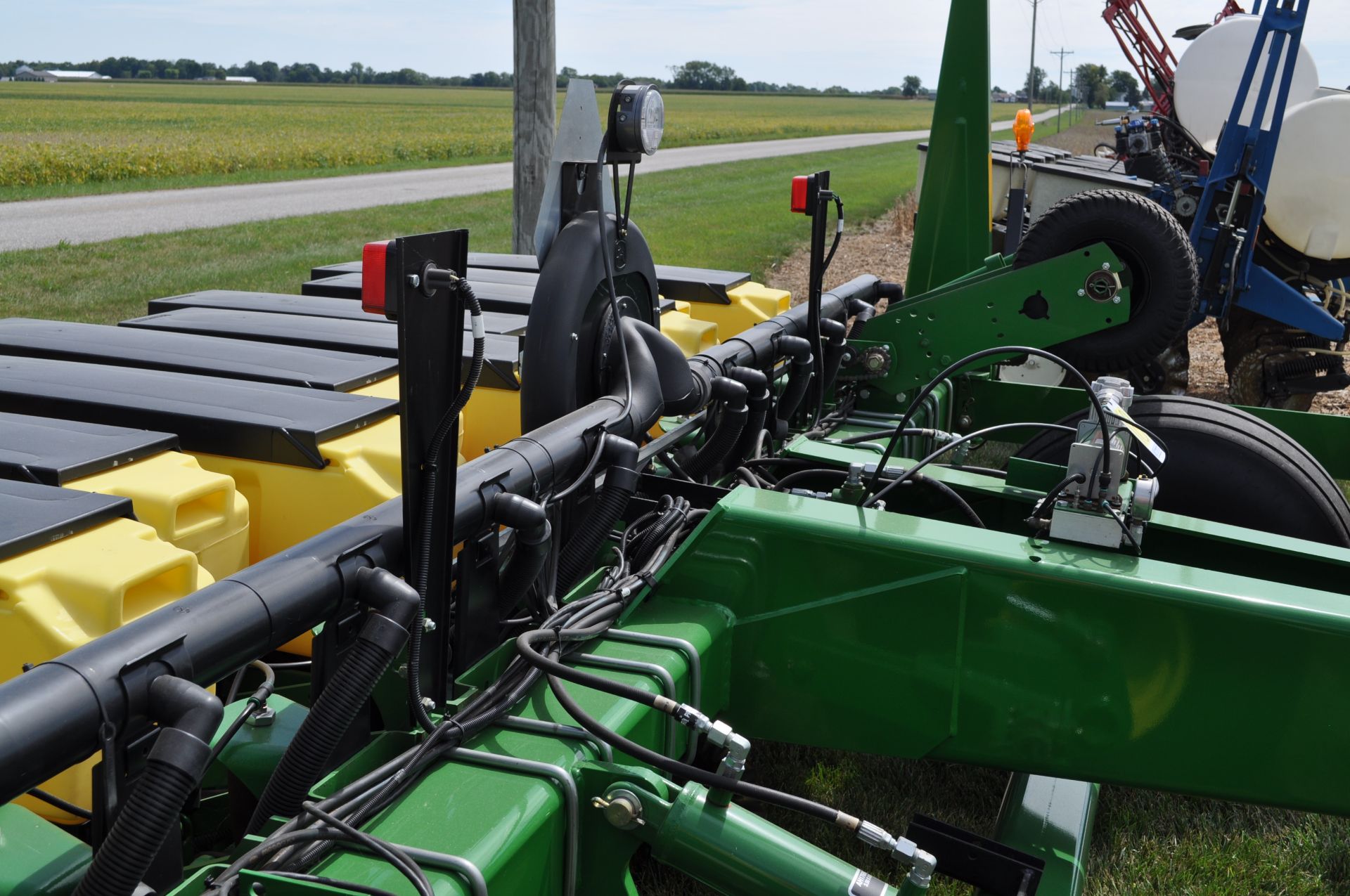 John Deere 1780 planter, 11 row x 15”, 3 bushel boxes, vac meters, pneumatic down pressure - Image 14 of 17