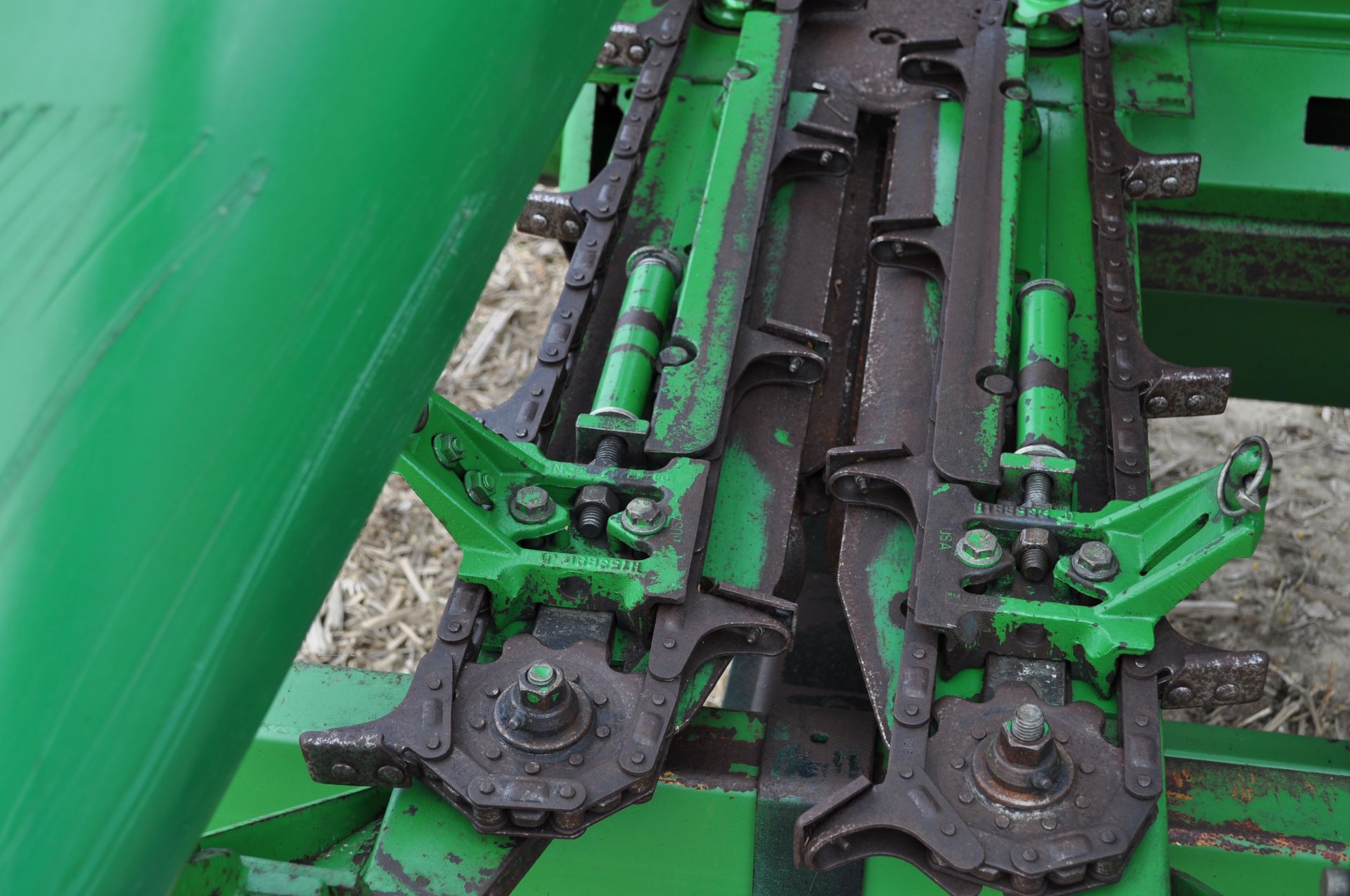 John Deere 693 corn head, 6 row x 30”, fluted rolls, poly, hyd drive fluff auger, Calmer stalk - Image 4 of 13