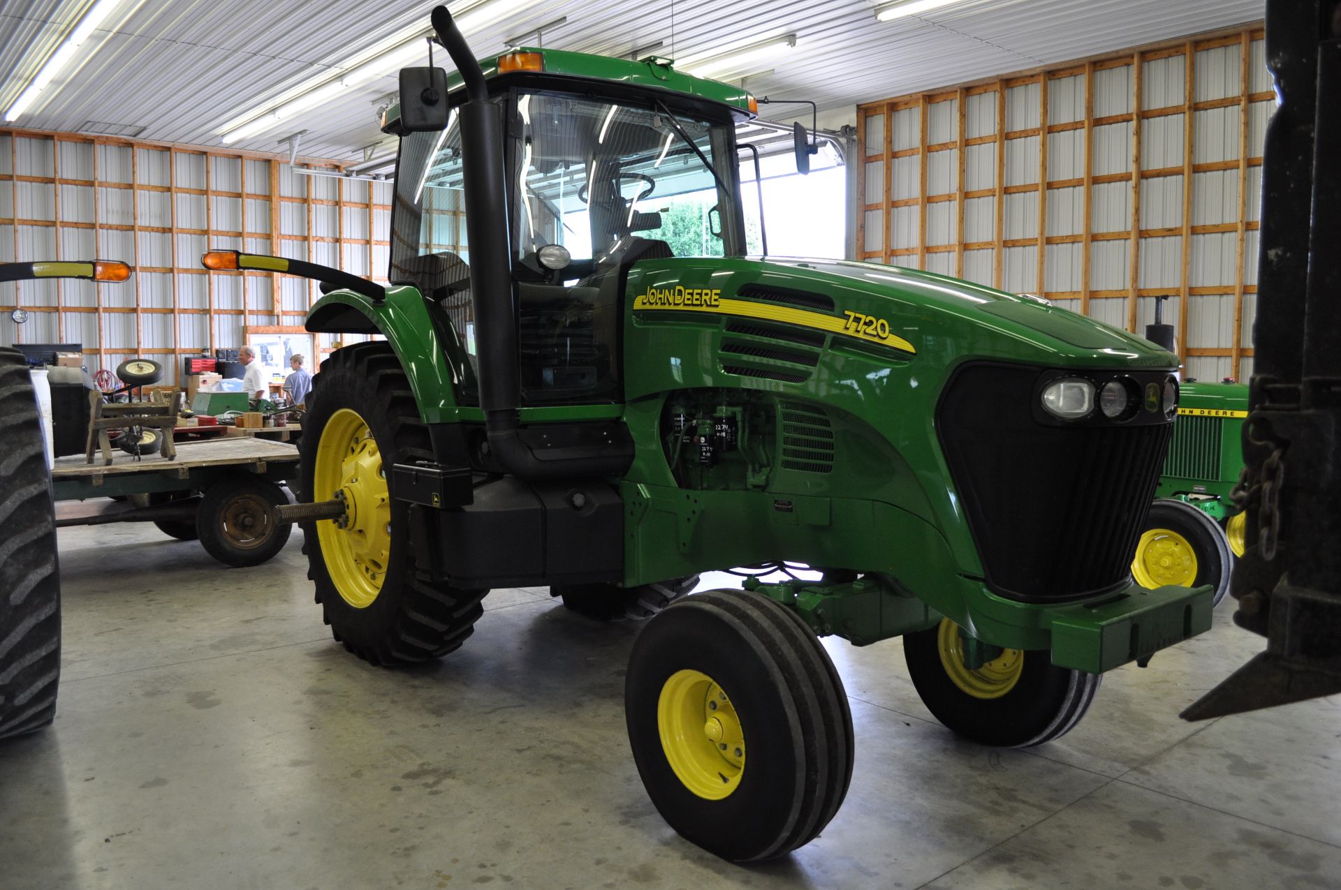 John Deere 7720 tractor, 480 / 80 R 42 rear, 14 L-16.1 tires, 3 hyd remotes, 3 pt - Image 2 of 14