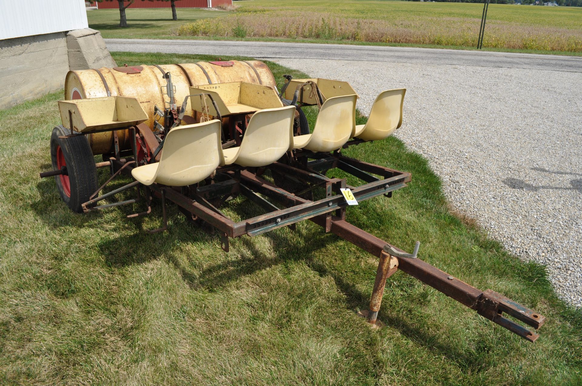 2-row Holland transplanter, 36” row, tobacco setter, 4 seat, liquid, pull-type, SN 259219