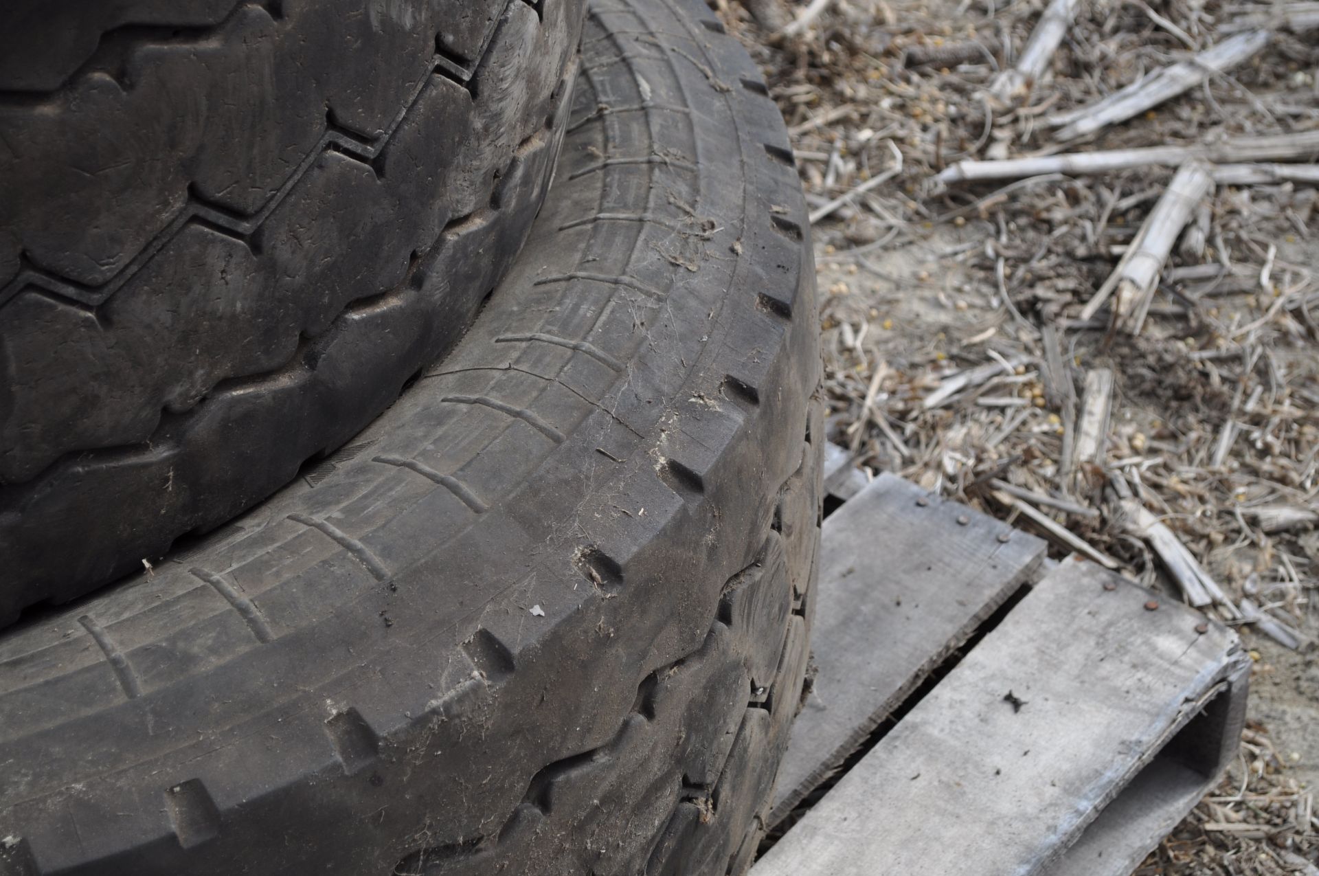 425 / 65 R 22.5 tire - Image 3 of 3