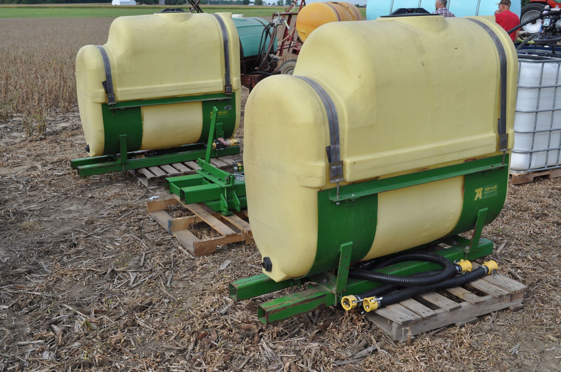 Top Air 250 gal saddle tanks w/ Ace hyd driven pump, mount for 7720 tractor - Image 4 of 6