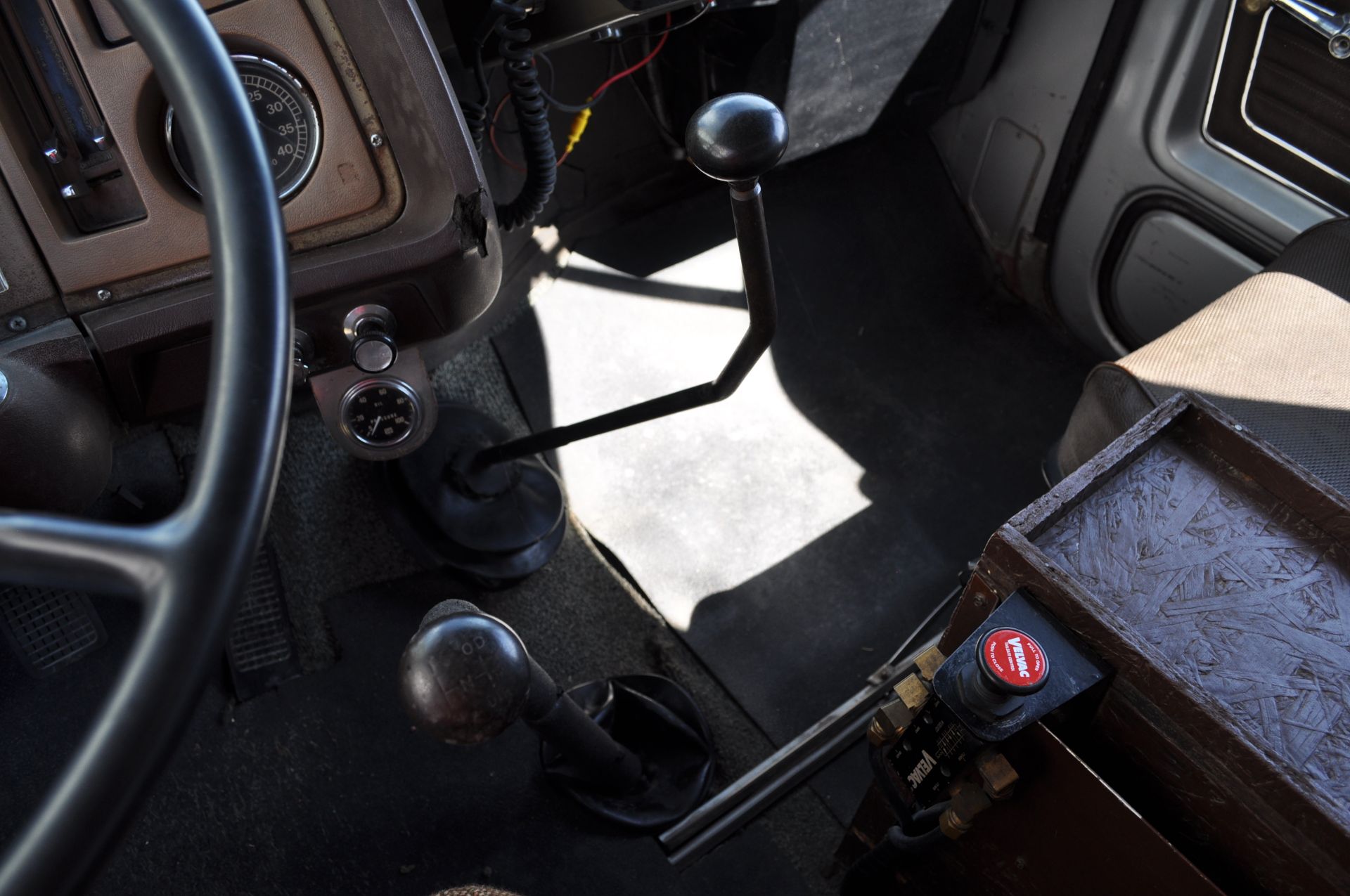 1975 Ford 8000 grain truck, 3208 CAT diesel, 2 stick H/L/D/OD + 5 spd, tandem axle - Image 18 of 21