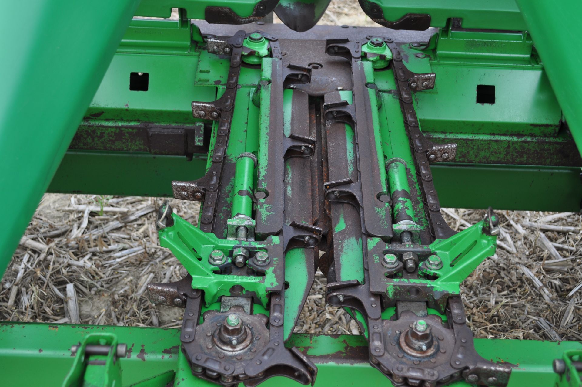 John Deere 693 corn head, 6 row x 30”, fluted rolls, poly, hyd drive fluff auger, Calmer stalk - Image 7 of 13