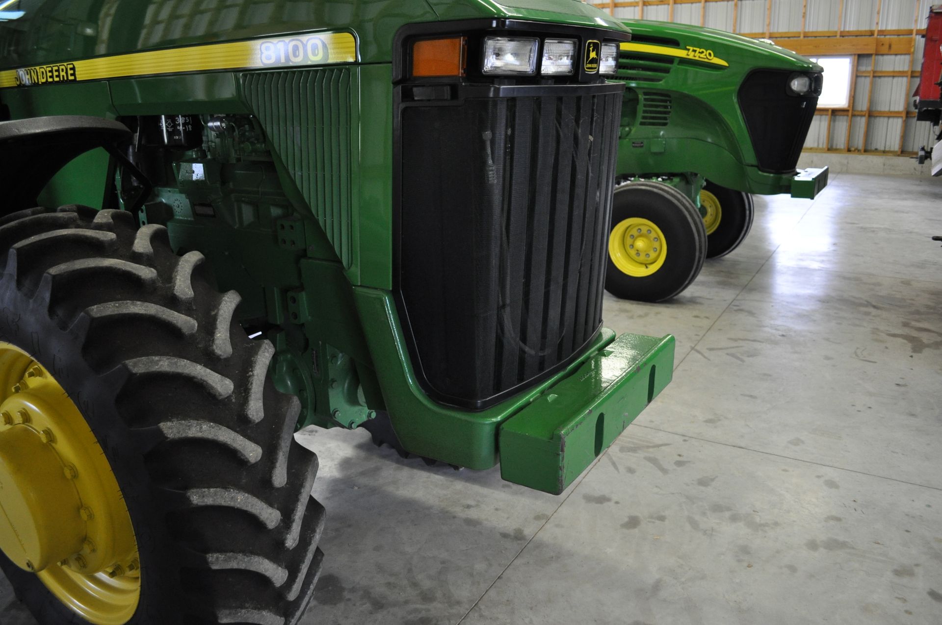 John Deere 8100 tractor, 18.4 R 42 duals, 380/85 R 30 tires, MFWD, powershift, 3 hyd remotes - Image 9 of 24