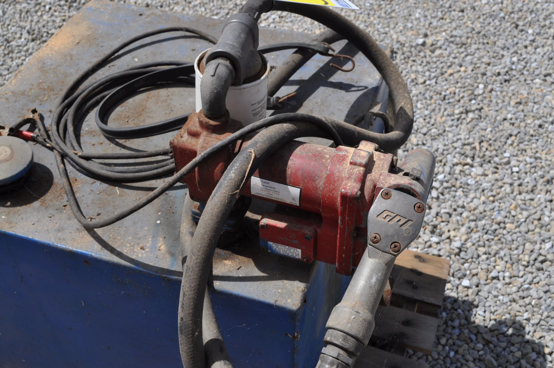 100 gal steel fuel transfer tank, 12 volt pump - Image 4 of 4