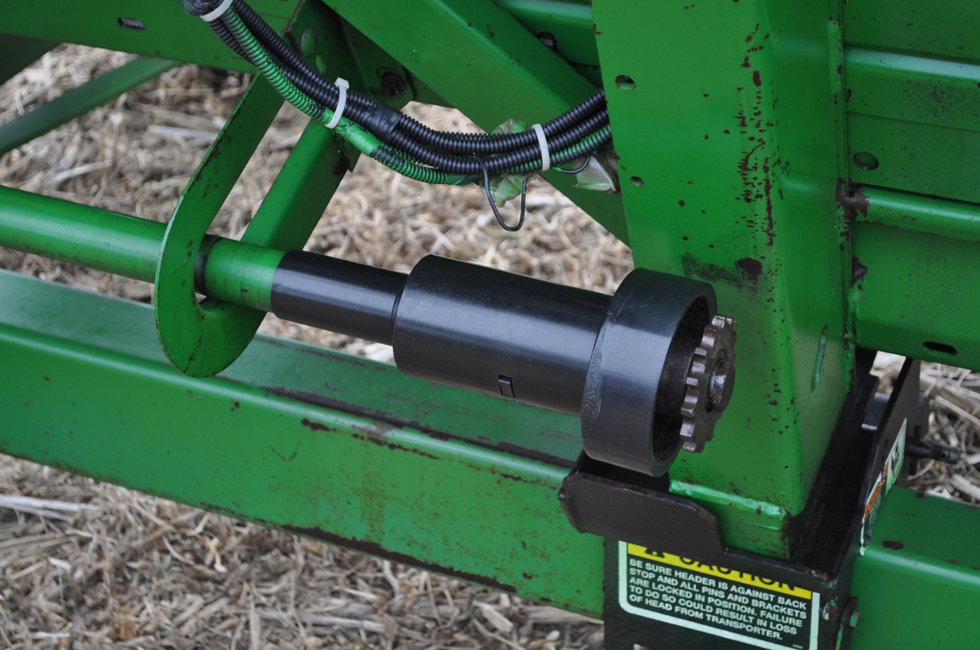 John Deere 693 corn head, 6 row x 30”, fluted rolls, poly, hyd drive fluff auger, Calmer stalk - Image 12 of 13