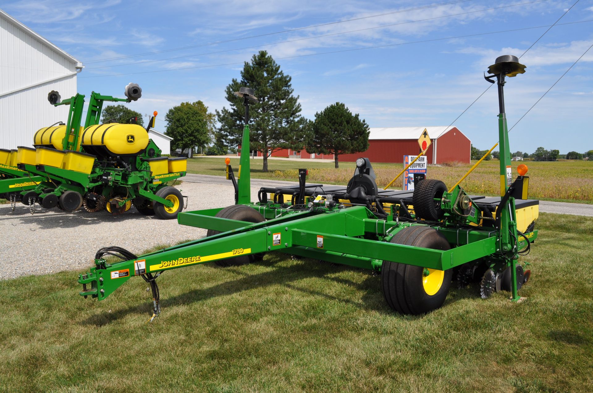 John Deere 1780 planter, 11 row x 15”, 3 bushel boxes, vac meters, pneumatic down pressure - Image 2 of 17