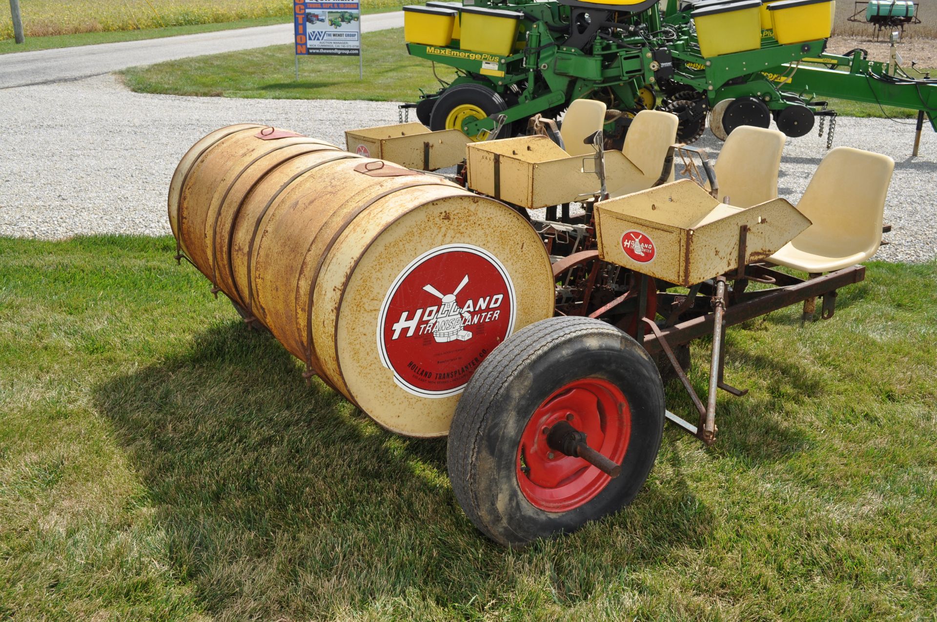 2-row Holland transplanter, 36” row, tobacco setter, 4 seat, liquid, pull-type, SN 259219 - Image 4 of 8