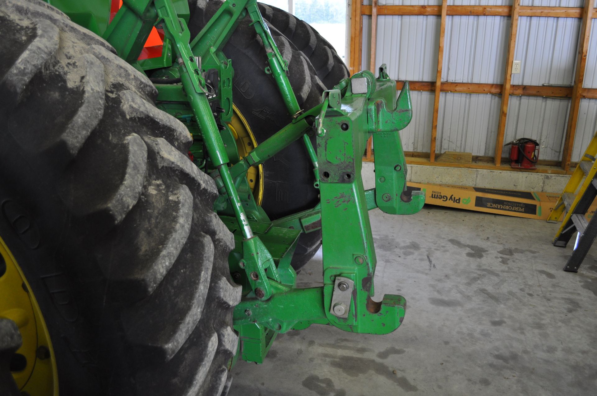 John Deere 8100 tractor, 18.4 R 42 duals, 380/85 R 30 tires, MFWD, powershift, 3 hyd remotes - Image 12 of 24