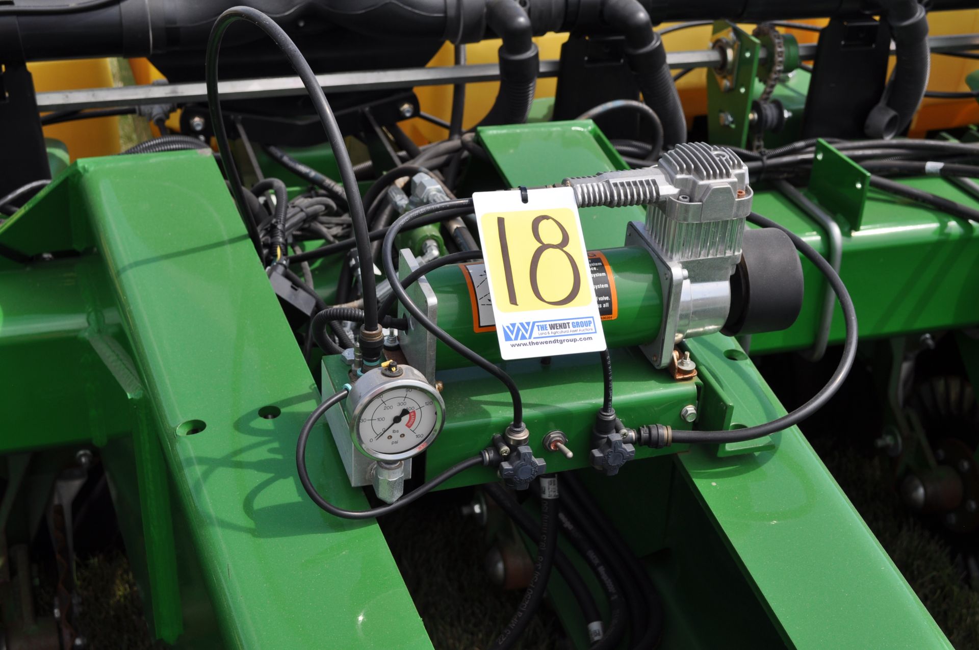 John Deere 1780 planter, 11 row x 15”, 3 bushel boxes, vac meters, pneumatic down pressure - Image 6 of 17