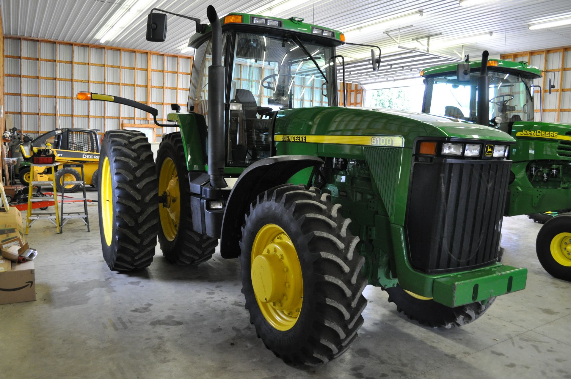 John Deere 8100 tractor, 18.4 R 42 duals, 380/85 R 30 tires, MFWD, powershift, 3 hyd remotes - Image 2 of 24