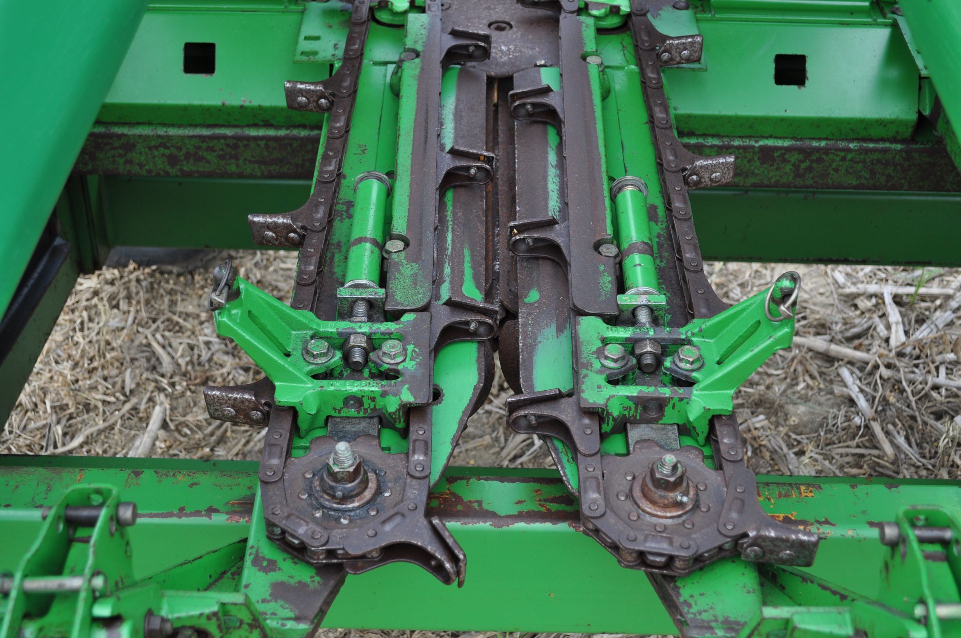 John Deere 693 corn head, 6 row x 30”, fluted rolls, poly, hyd drive fluff auger, Calmer stalk - Image 5 of 13