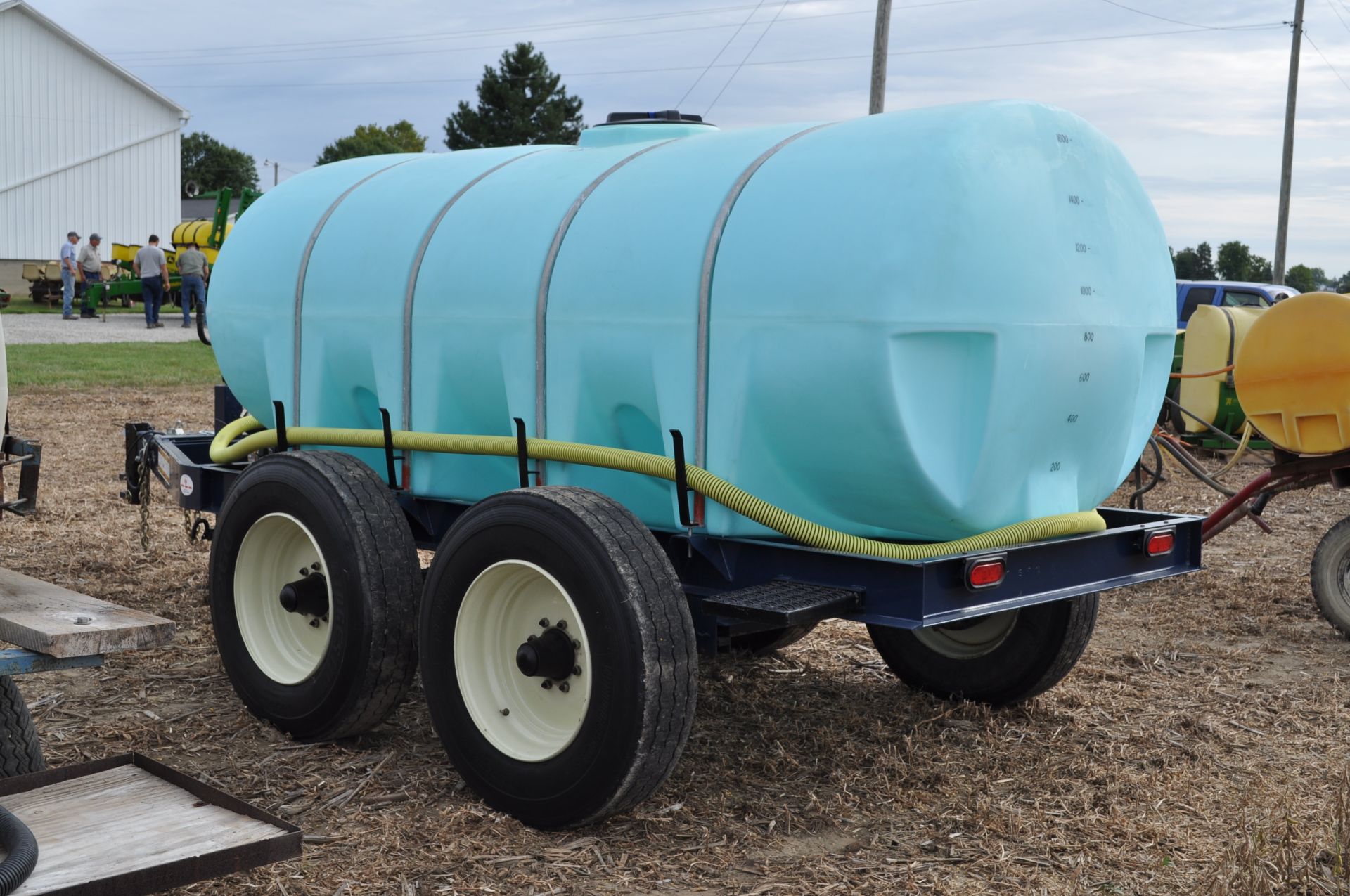 1600 gal shuttle trailer, 1600 gal poly tank, tandem axle, 22.5 tires, surge brakes, 2” Banjo poly - Image 4 of 13