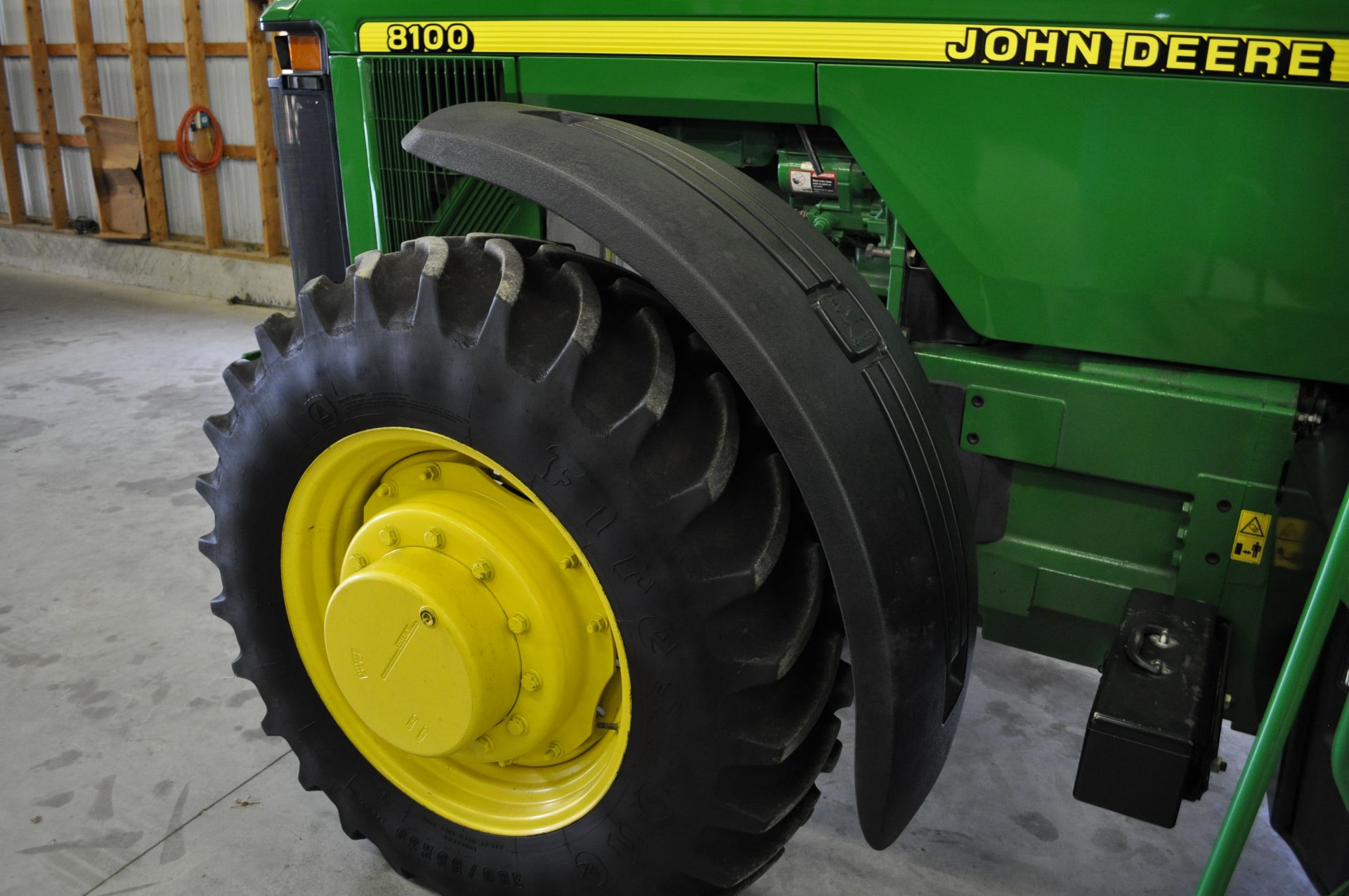 John Deere 8100 tractor, 18.4 R 42 duals, 380/85 R 30 tires, MFWD, powershift, 3 hyd remotes - Image 10 of 24