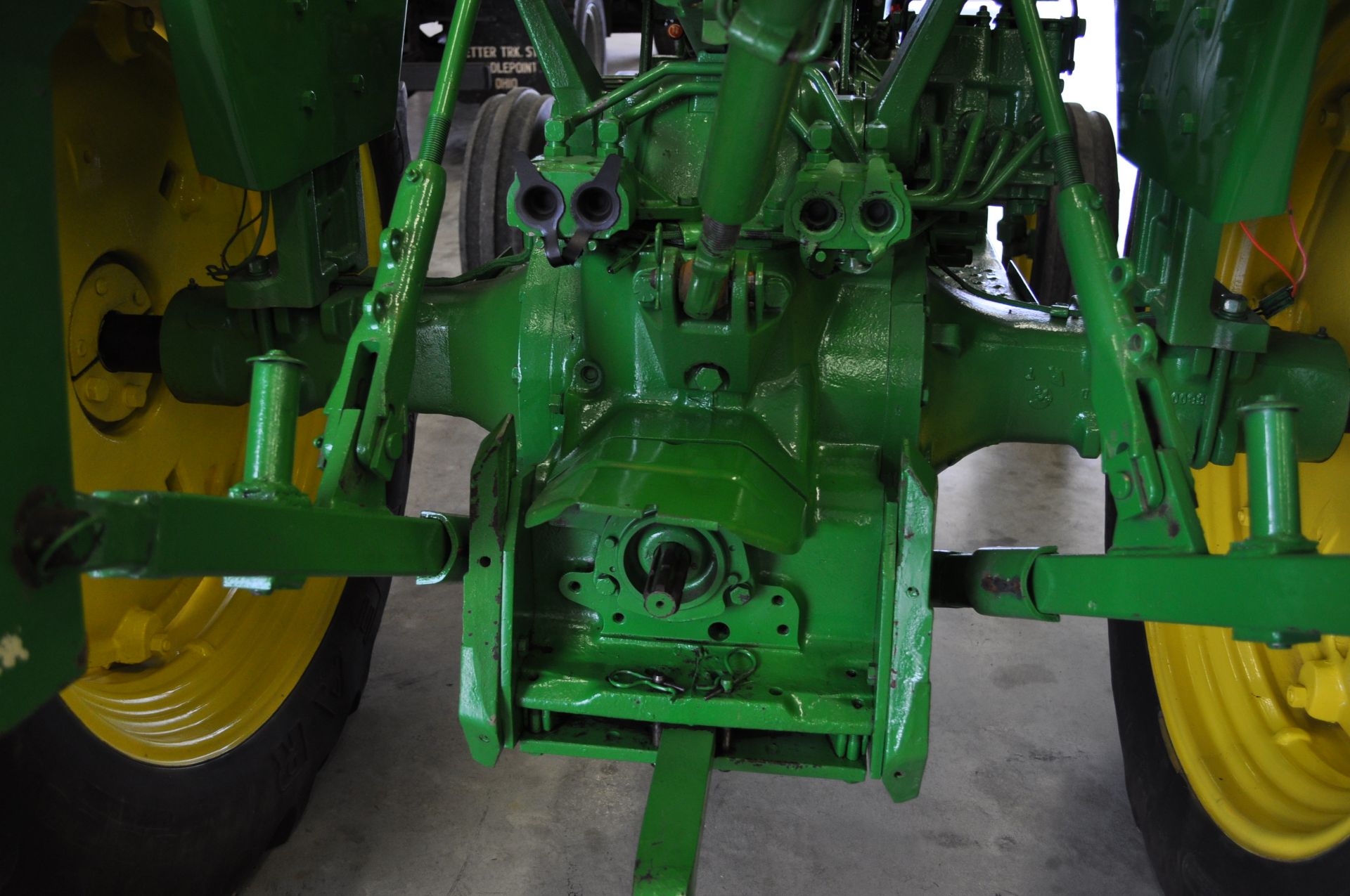 John Deere 2030 tractor, 13.6-38 rear, 7.5-16 front, front wts, 2 hyd remotes, 3 pt, quick hitch - Image 24 of 24