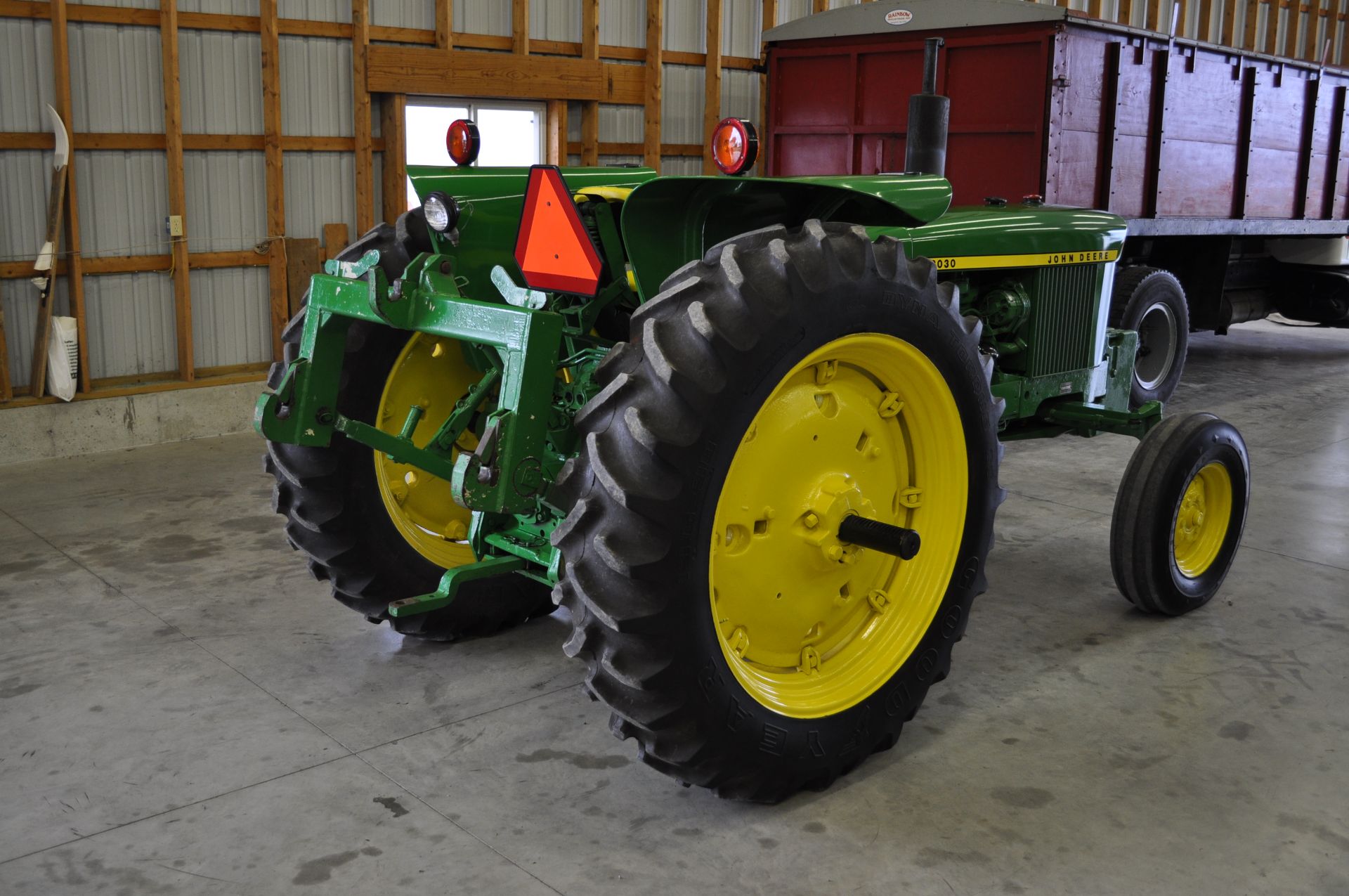 John Deere 2030 tractor, 13.6-38 rear, 7.5-16 front, front wts, 2 hyd remotes, 3 pt, quick hitch - Image 3 of 24