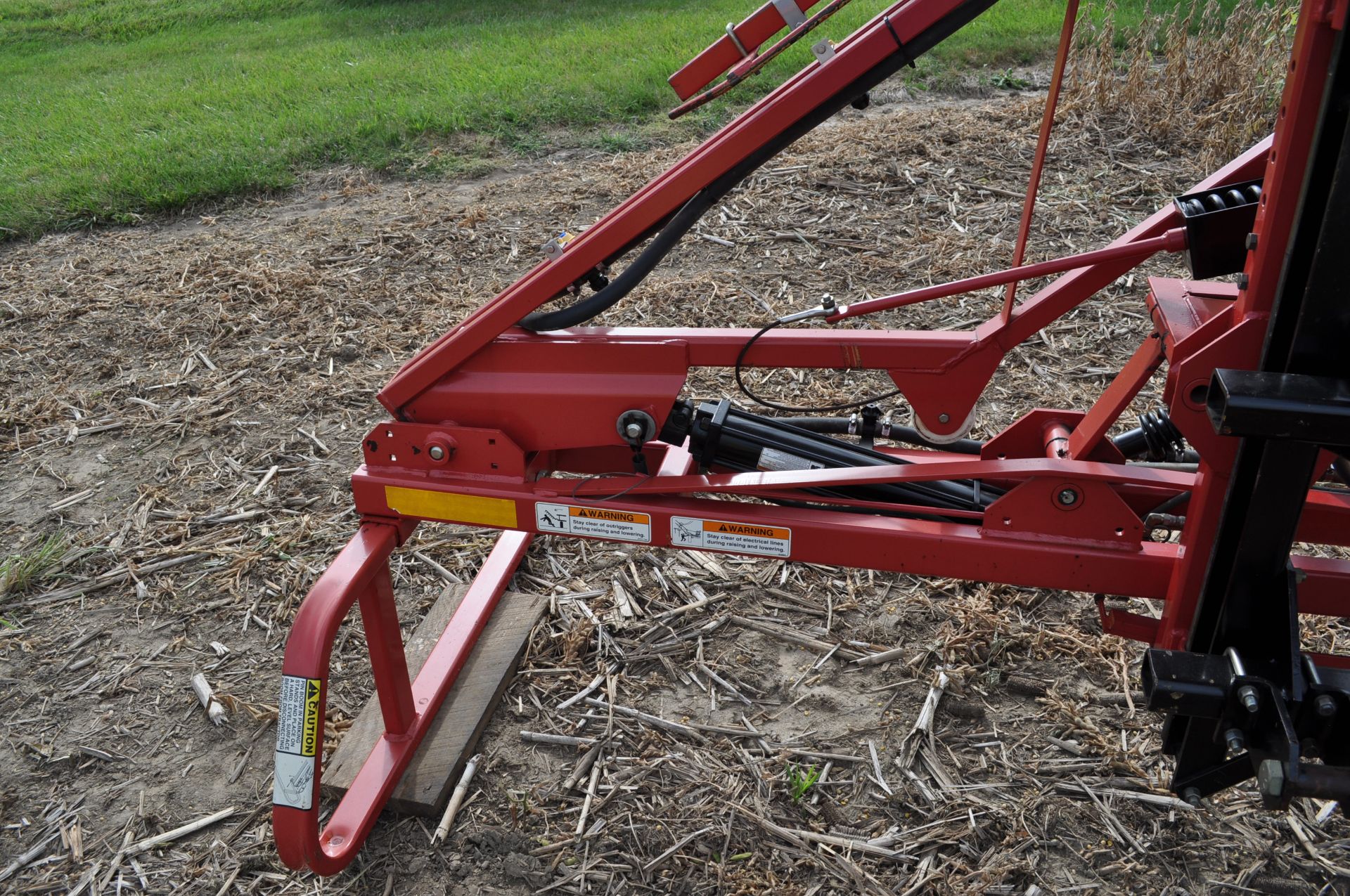 60’ Century spray boom, 3 pt, 20” spacing, 3 electric sections, hyd fold, Micro track, Spray Mate - Image 9 of 14