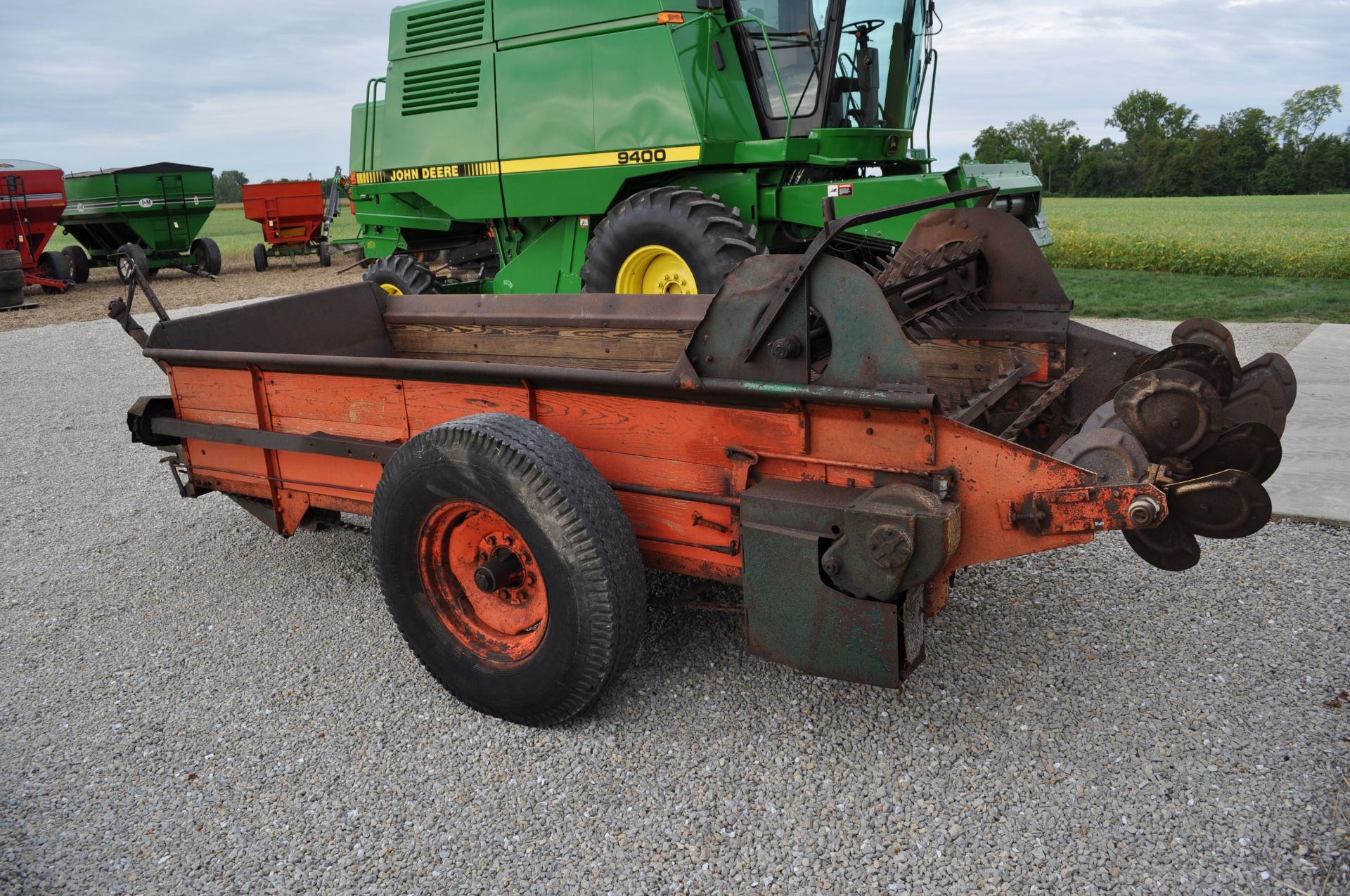 New Idea manure spreader, 540 pto, 11’ bed, triple beater - Image 4 of 12