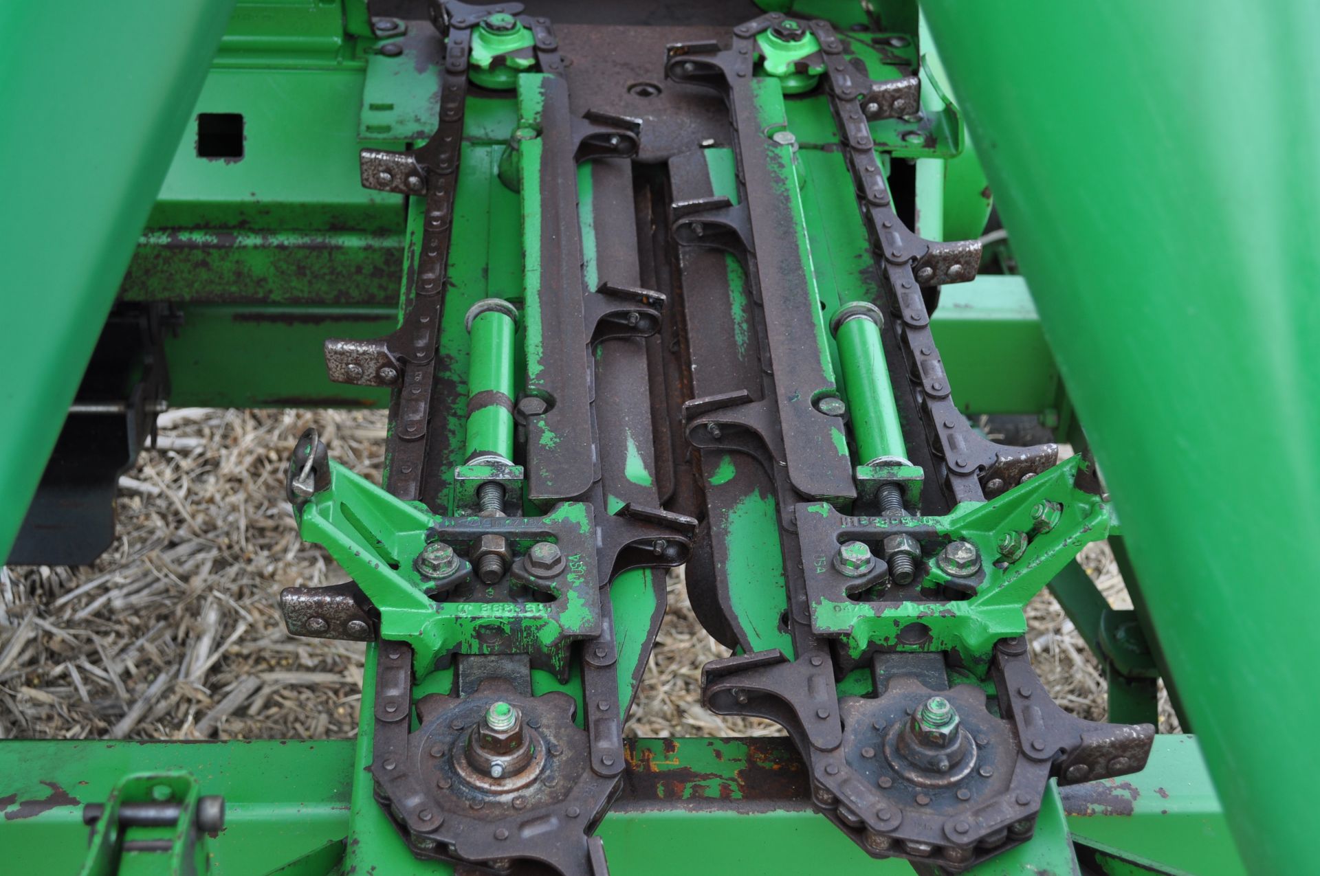 John Deere 693 corn head, 6 row x 30”, fluted rolls, poly, hyd drive fluff auger, Calmer stalk - Image 9 of 13