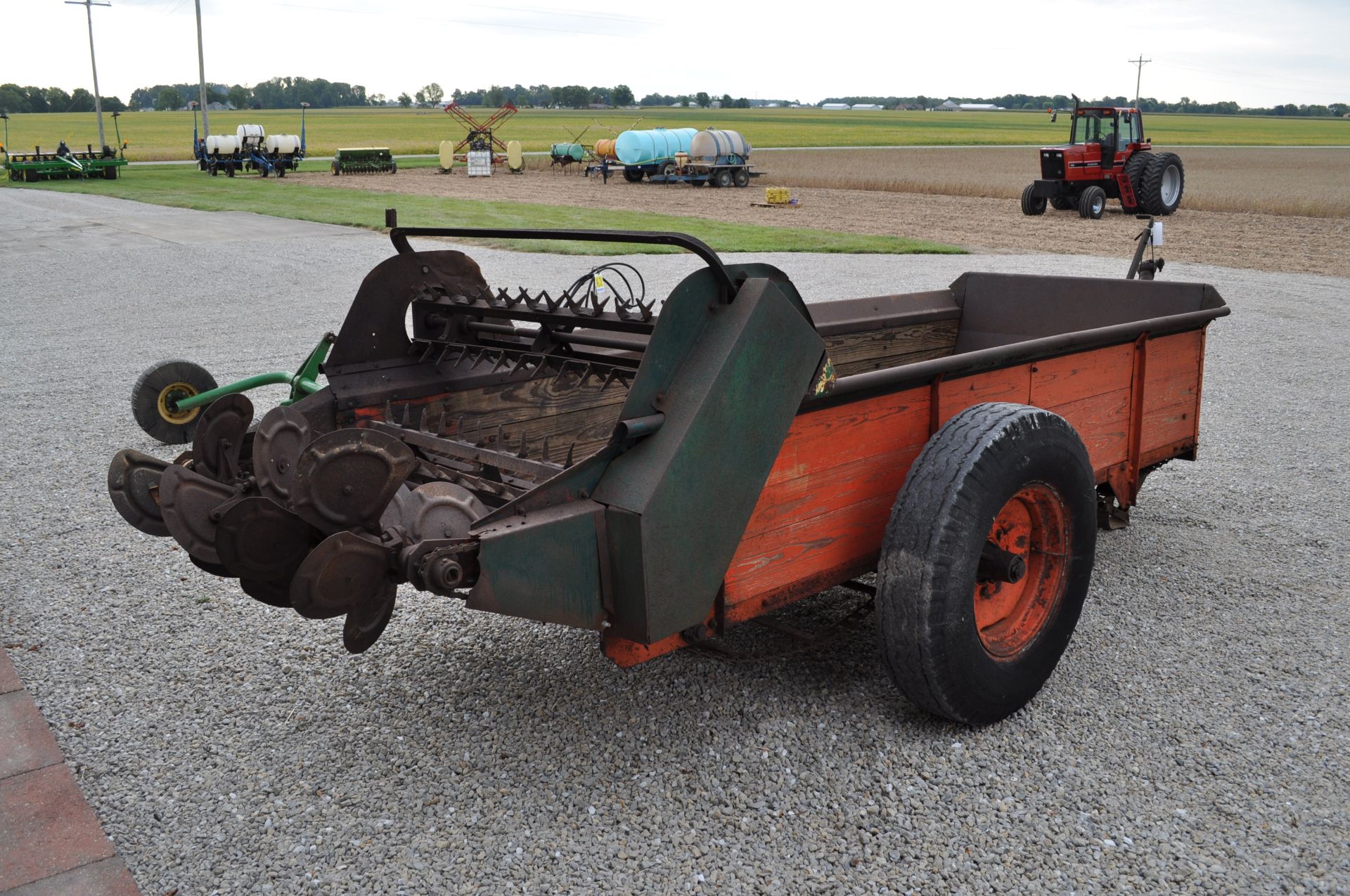 New Idea manure spreader, 540 pto, 11’ bed, triple beater - Image 3 of 12