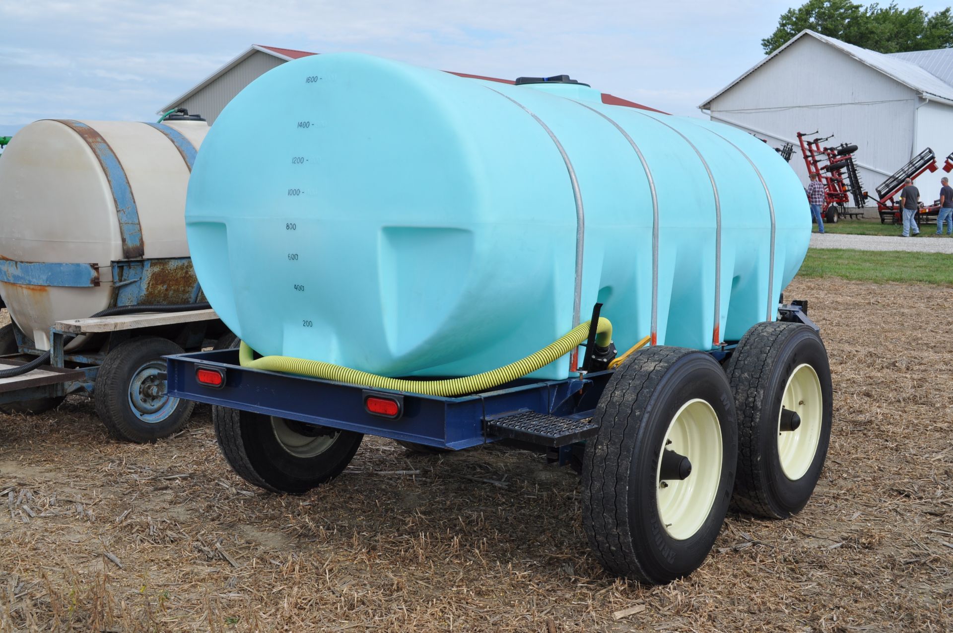 1600 gal shuttle trailer, 1600 gal poly tank, tandem axle, 22.5 tires, surge brakes, 2” Banjo poly - Image 3 of 13