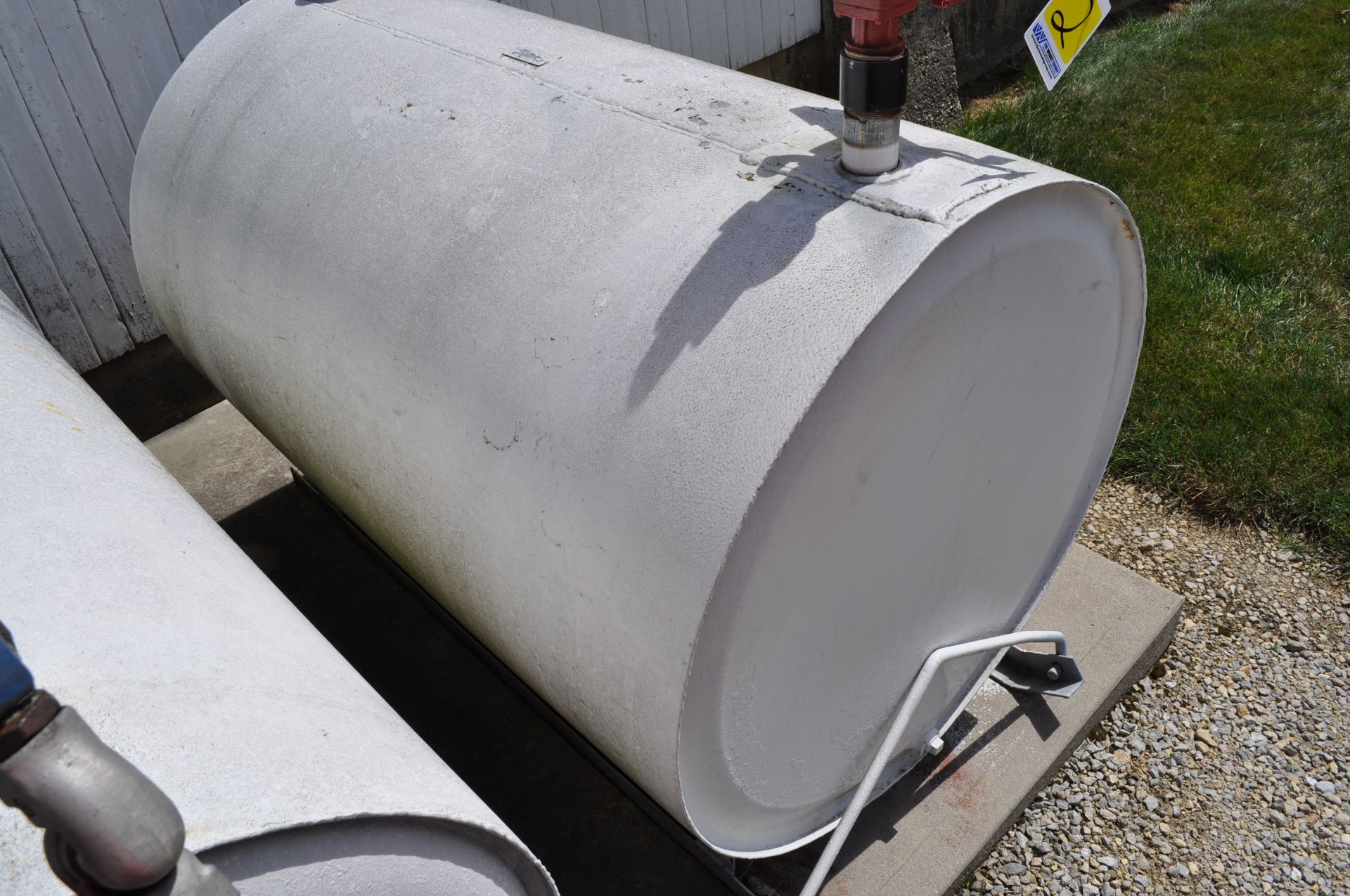 300 GAL fuel tank with pump - Image 3 of 4