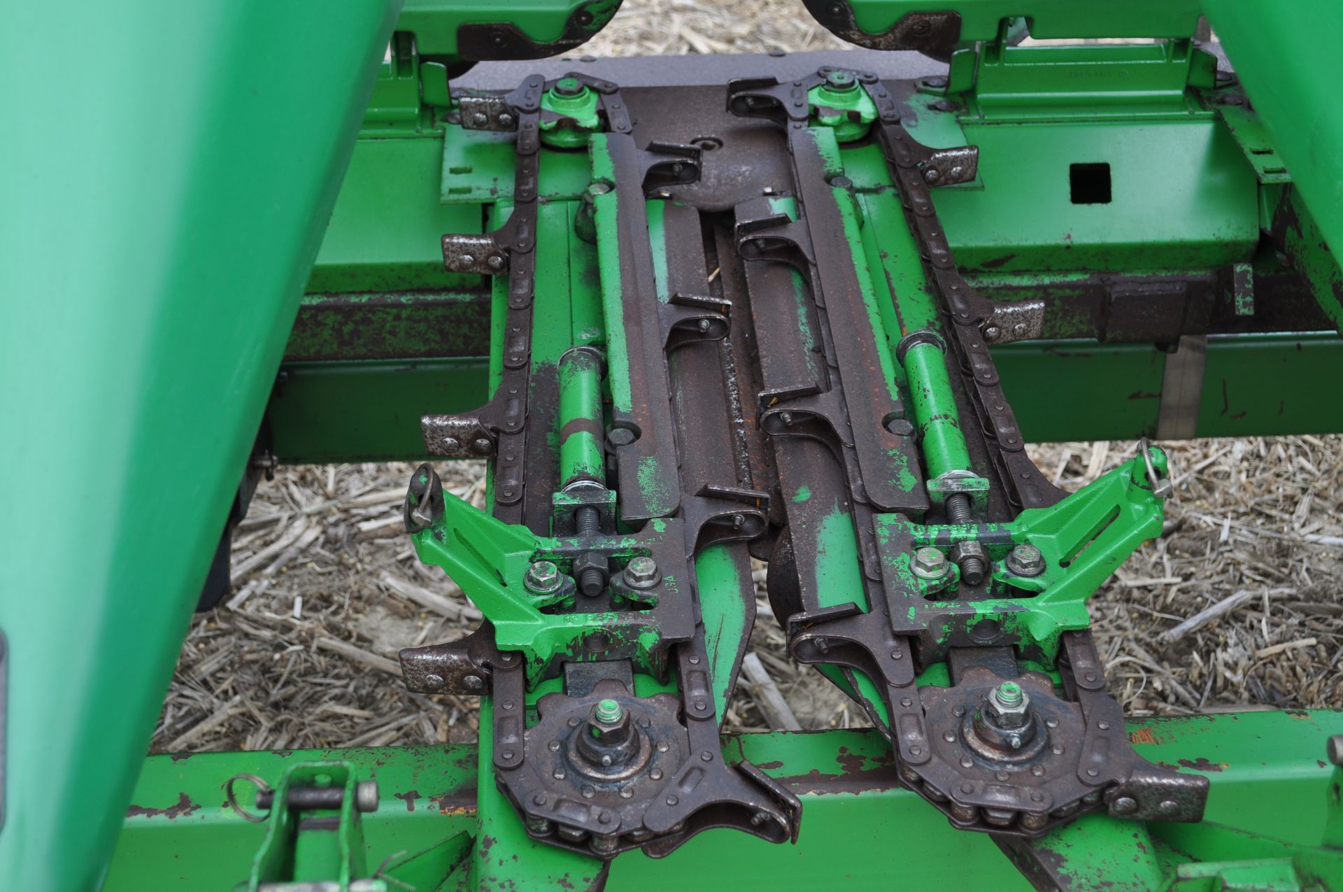 John Deere 693 corn head, 6 row x 30”, fluted rolls, poly, hyd drive fluff auger, Calmer stalk - Image 6 of 13