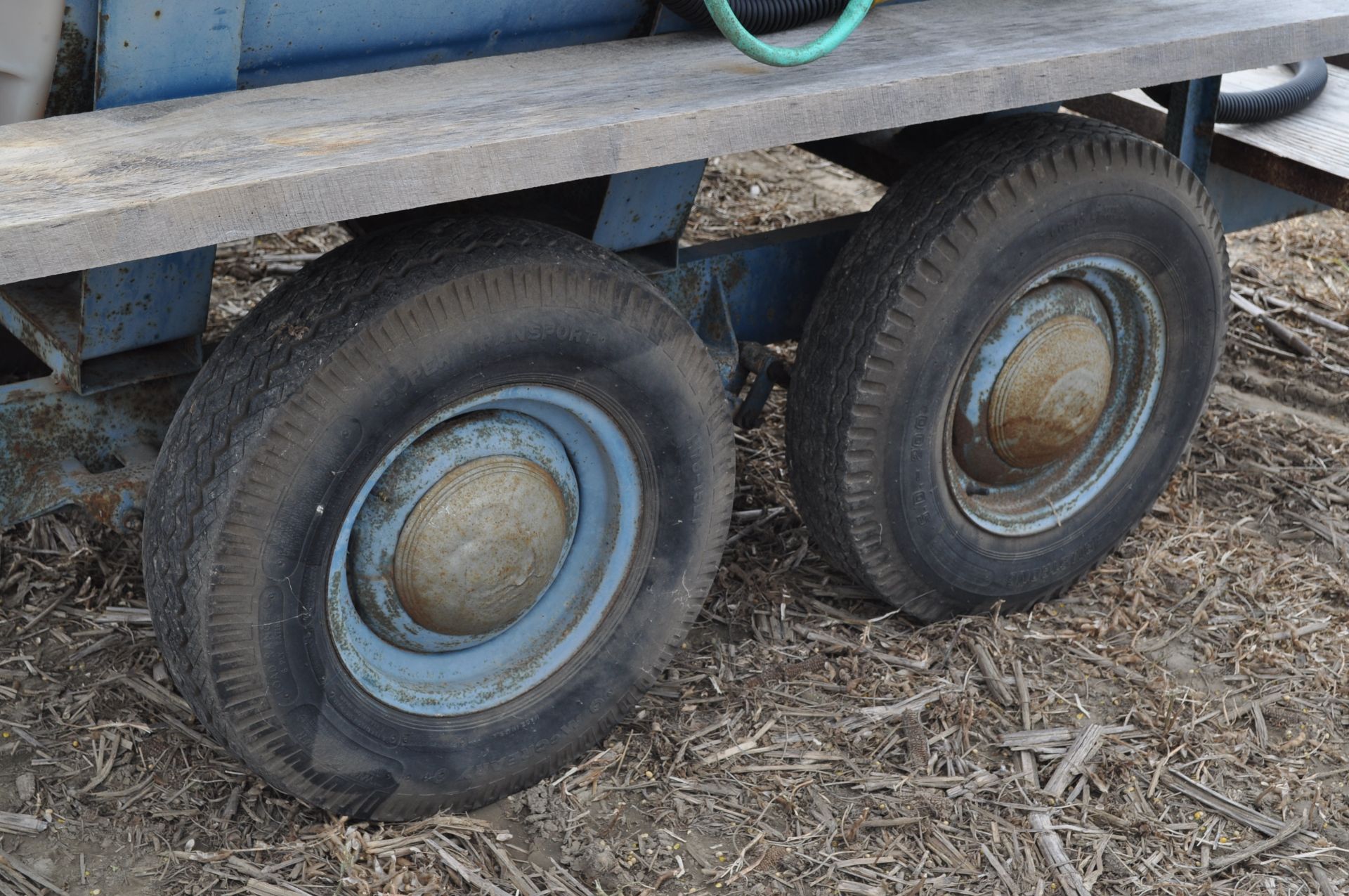 1000 gal shuttle trailer, 1000 gal poly tank, tandem axle, 2” Banjo poly pump, 15 gal inductor - Image 8 of 9