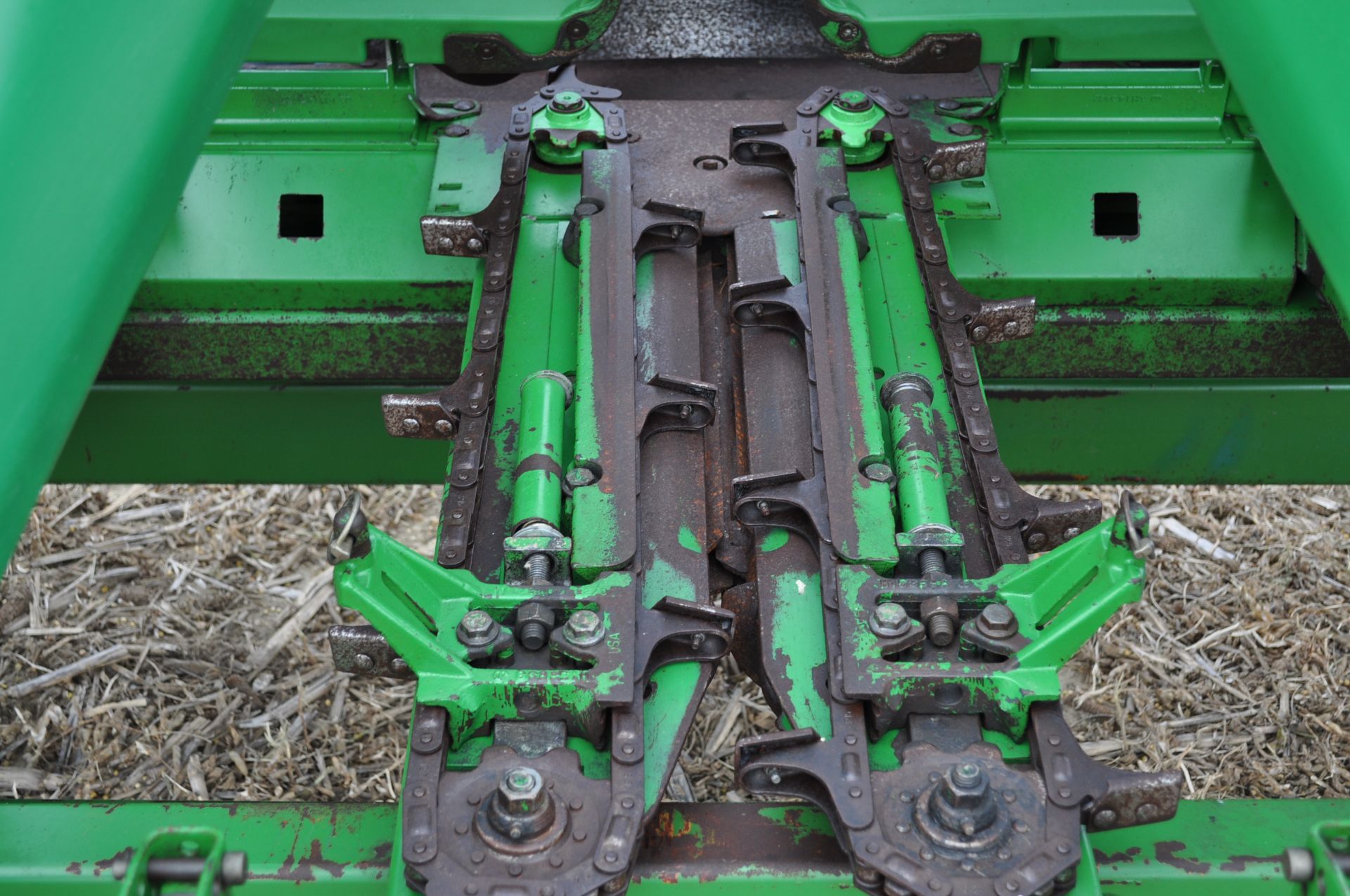 John Deere 693 corn head, 6 row x 30”, fluted rolls, poly, hyd drive fluff auger, Calmer stalk - Image 8 of 13