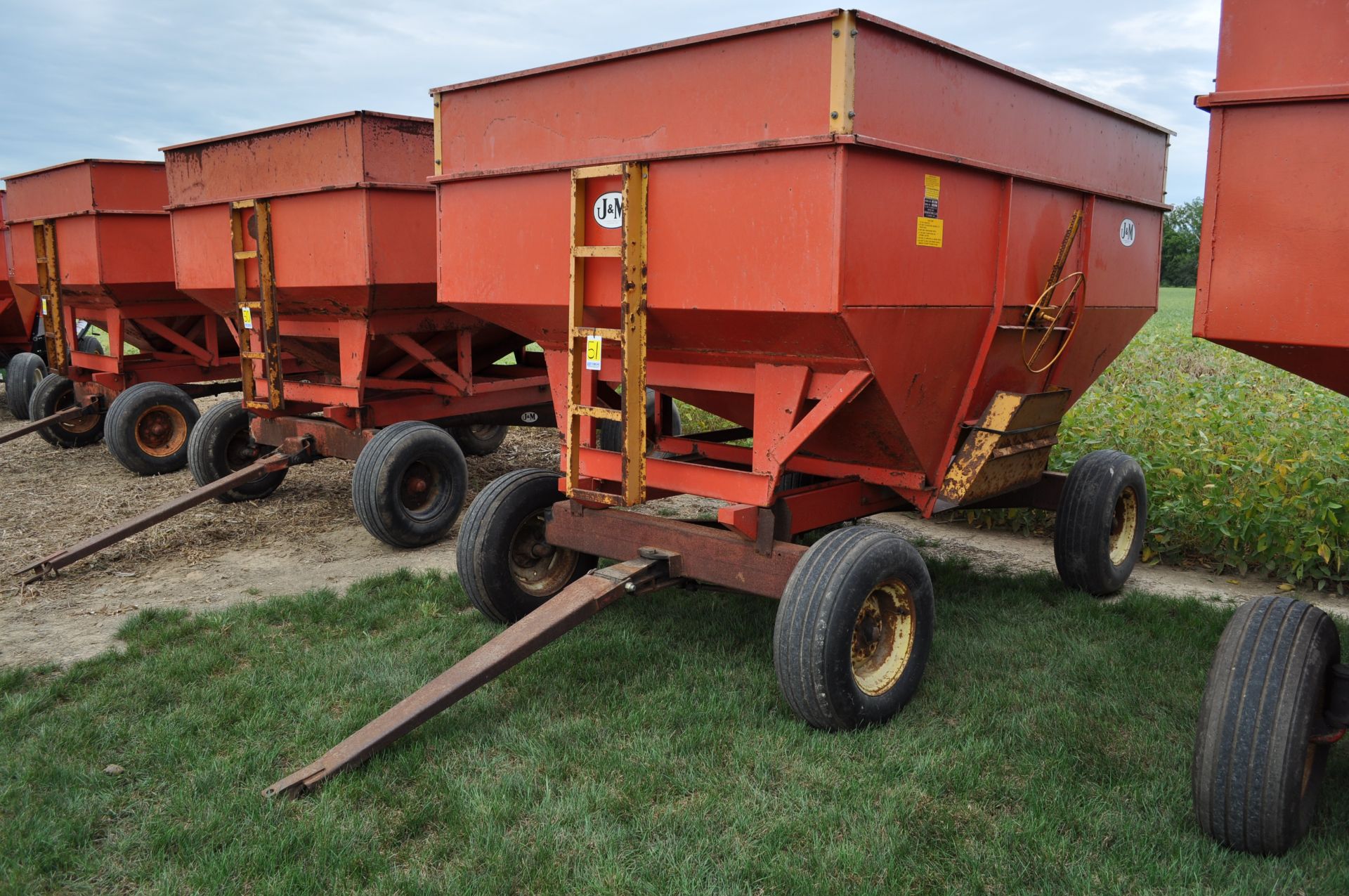 250 bu gravity bed wagon - Image 2 of 8