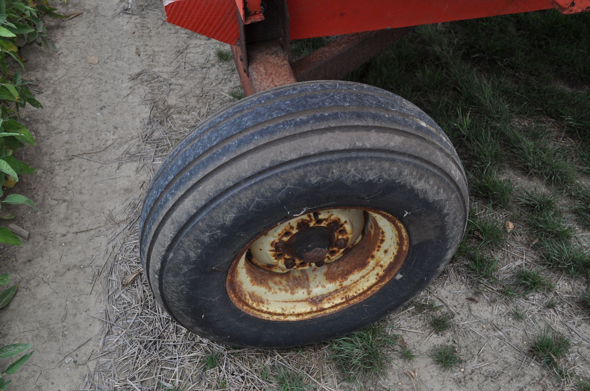 250 bu gravity bed wagon - Image 8 of 8